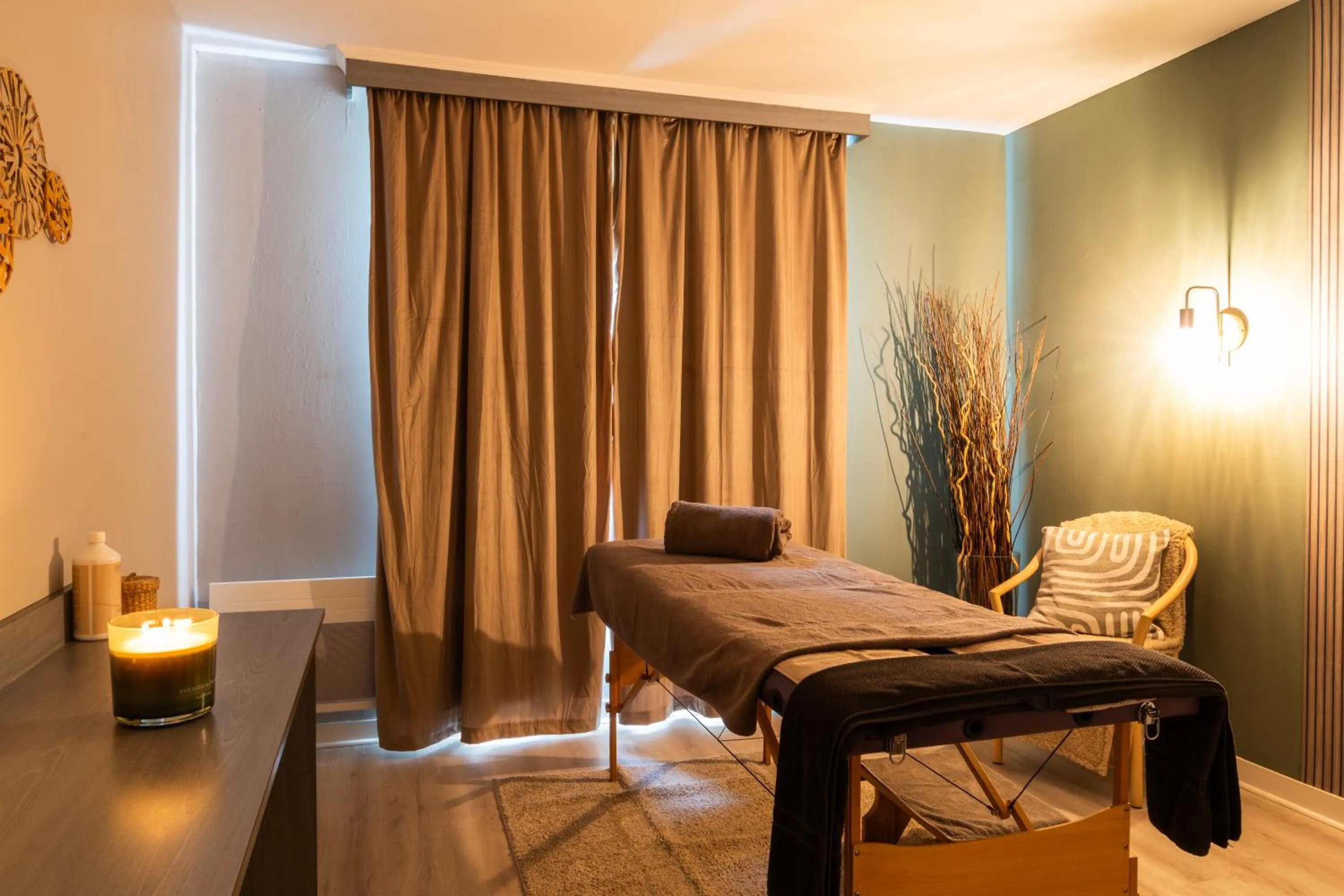 Spa and wellness centre/facilities in Logis Auberge Saint Thégonnec & son Restaurant