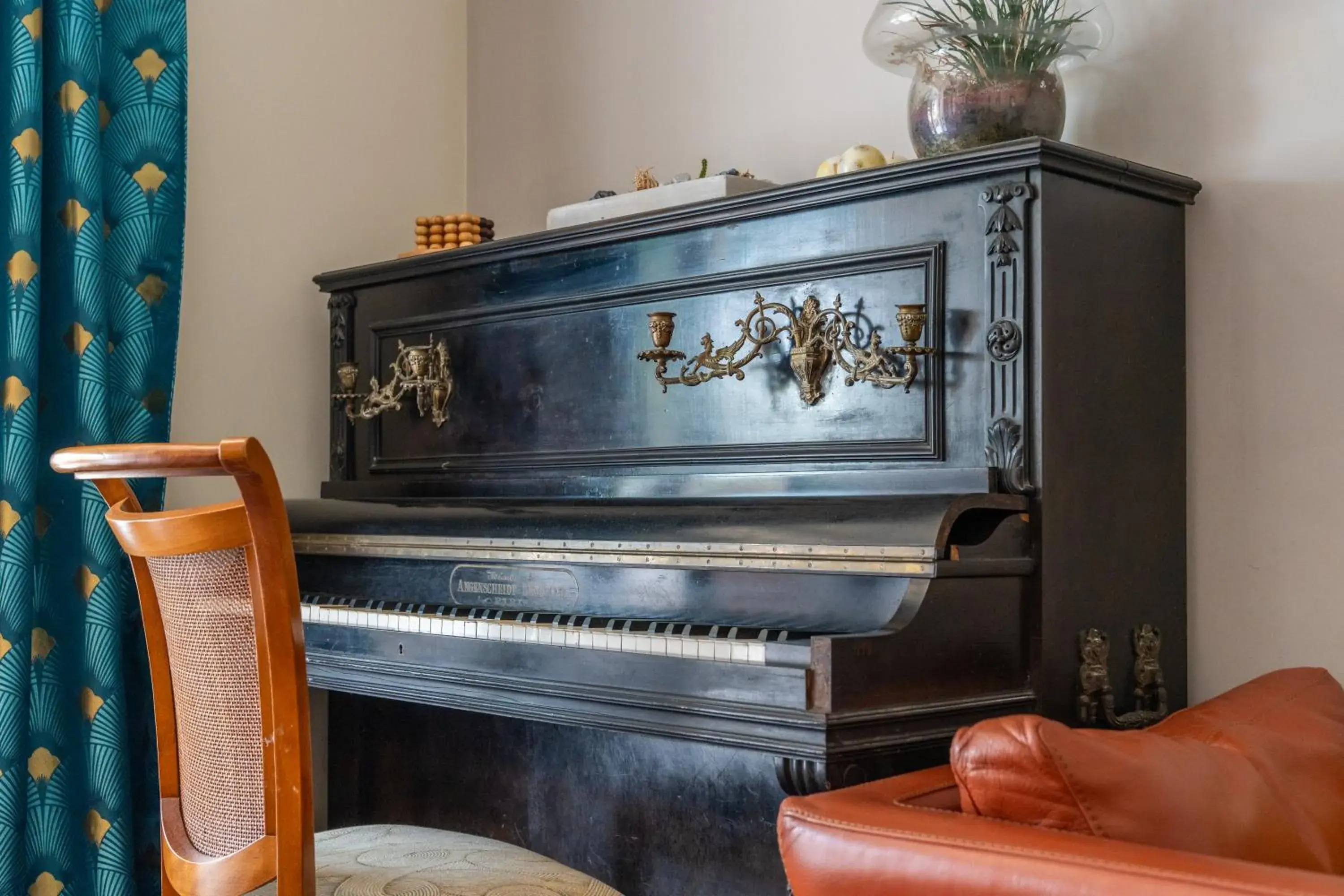 Living room in Logis Auberge Saint Thégonnec & son Restaurant Living room in Logis Auberge Saint Thégonnec & son Restaurant