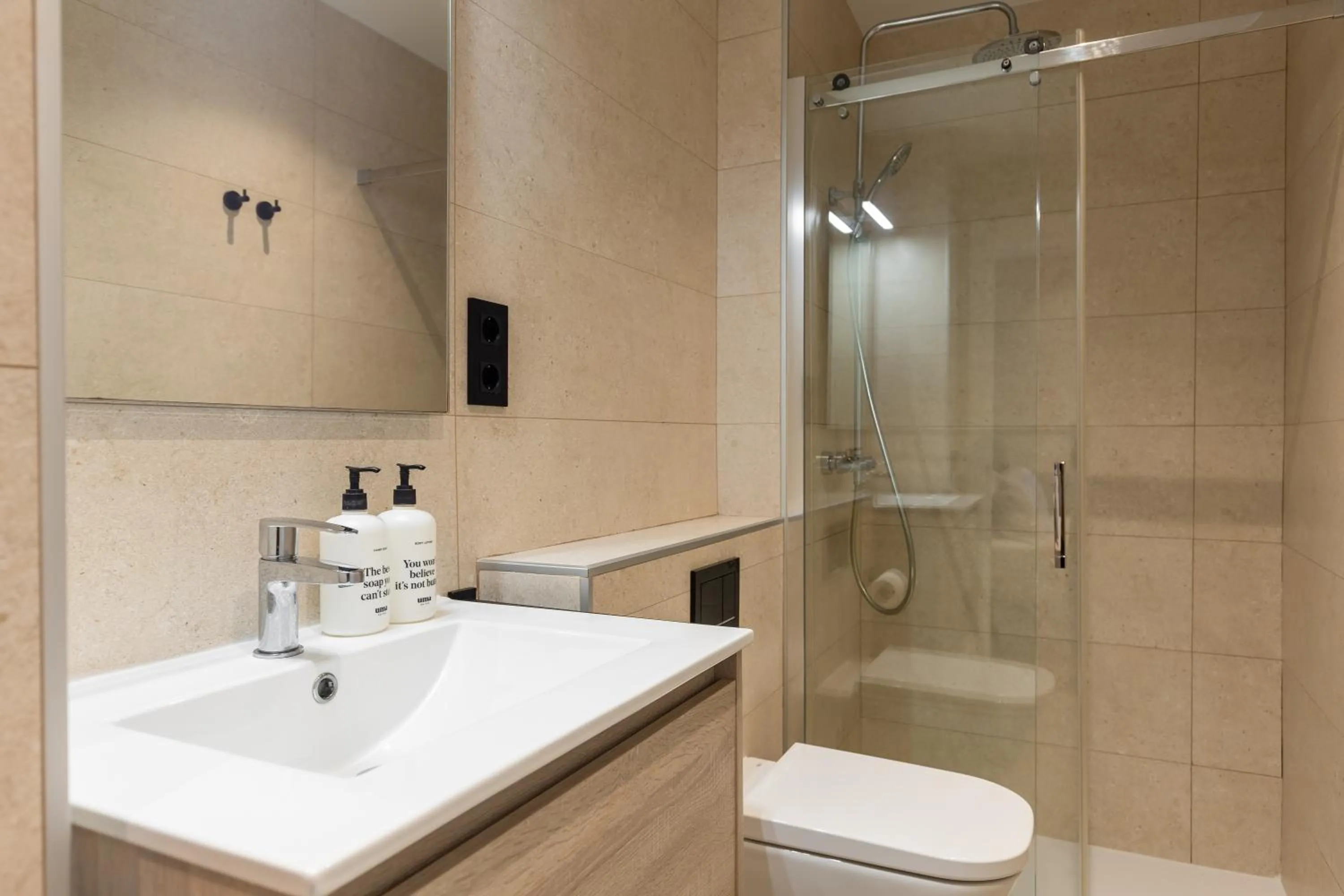 Shower in Apartamentos Laforja