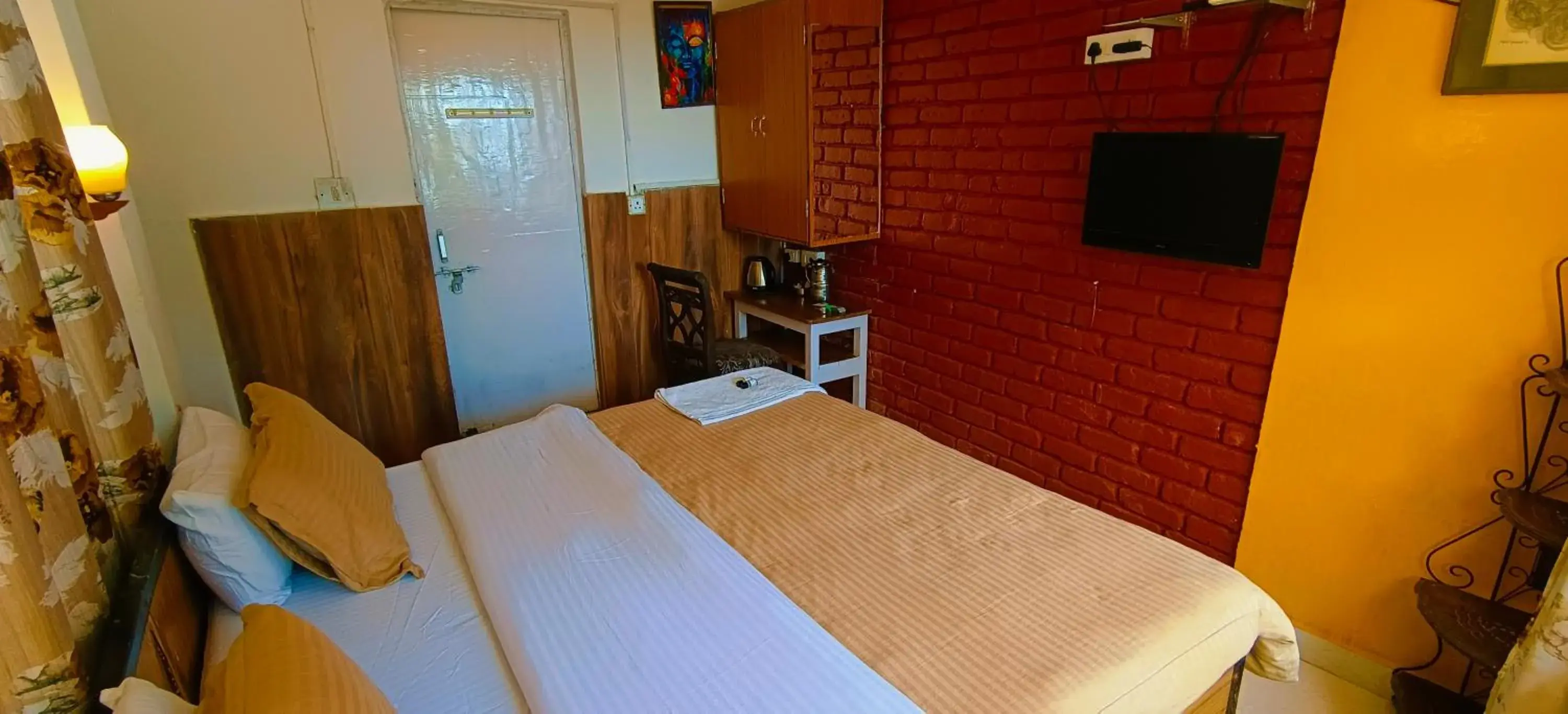 Standard Double Room - single occupancy in Mcleodganj Bed & Breakfast Standard Double Room - single occupancy in Mcleodganj Bed & Breakfast