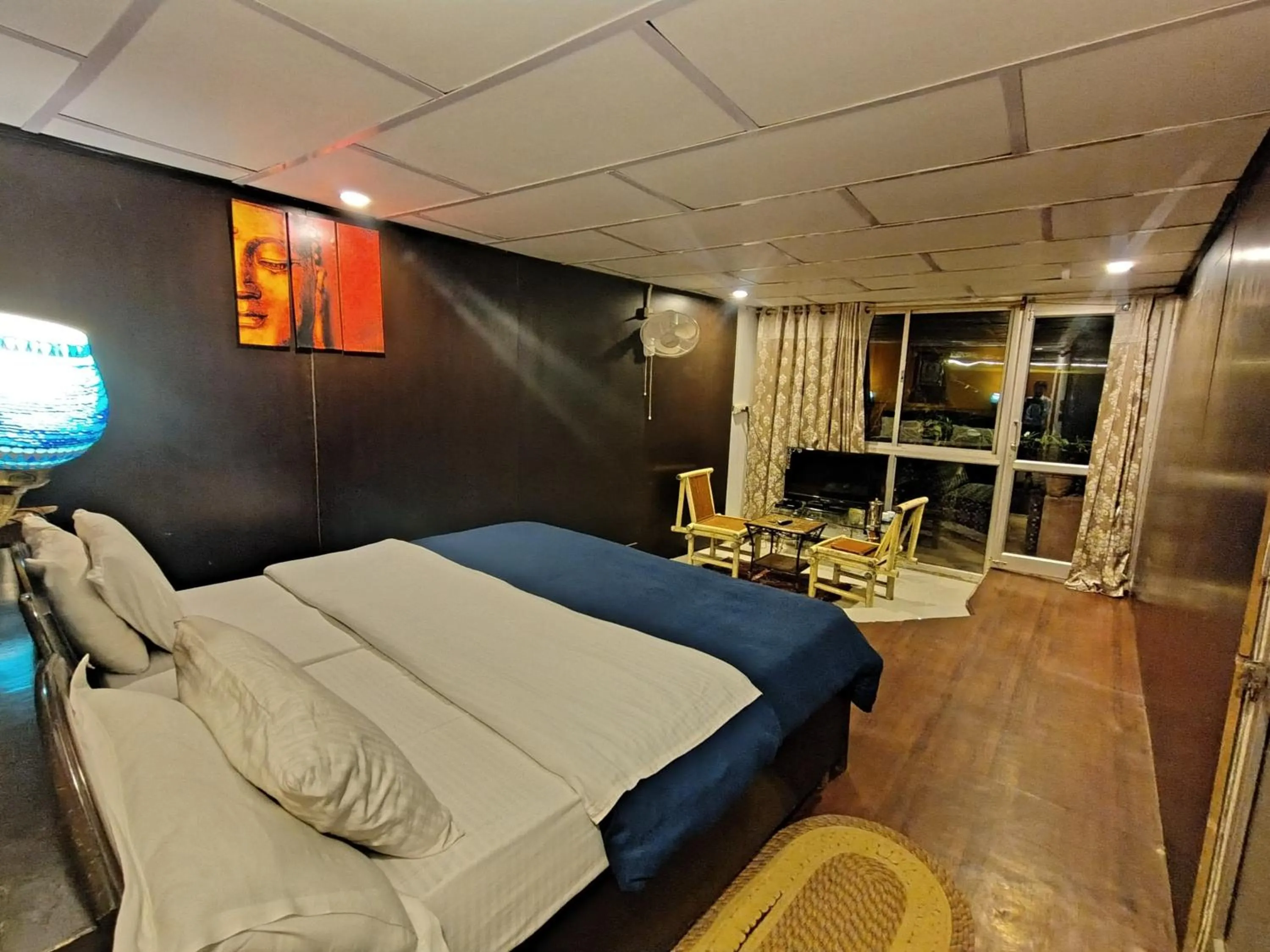Deluxe Double Room with Terrace - single occupancy in Mcleodganj Bed & Breakfast