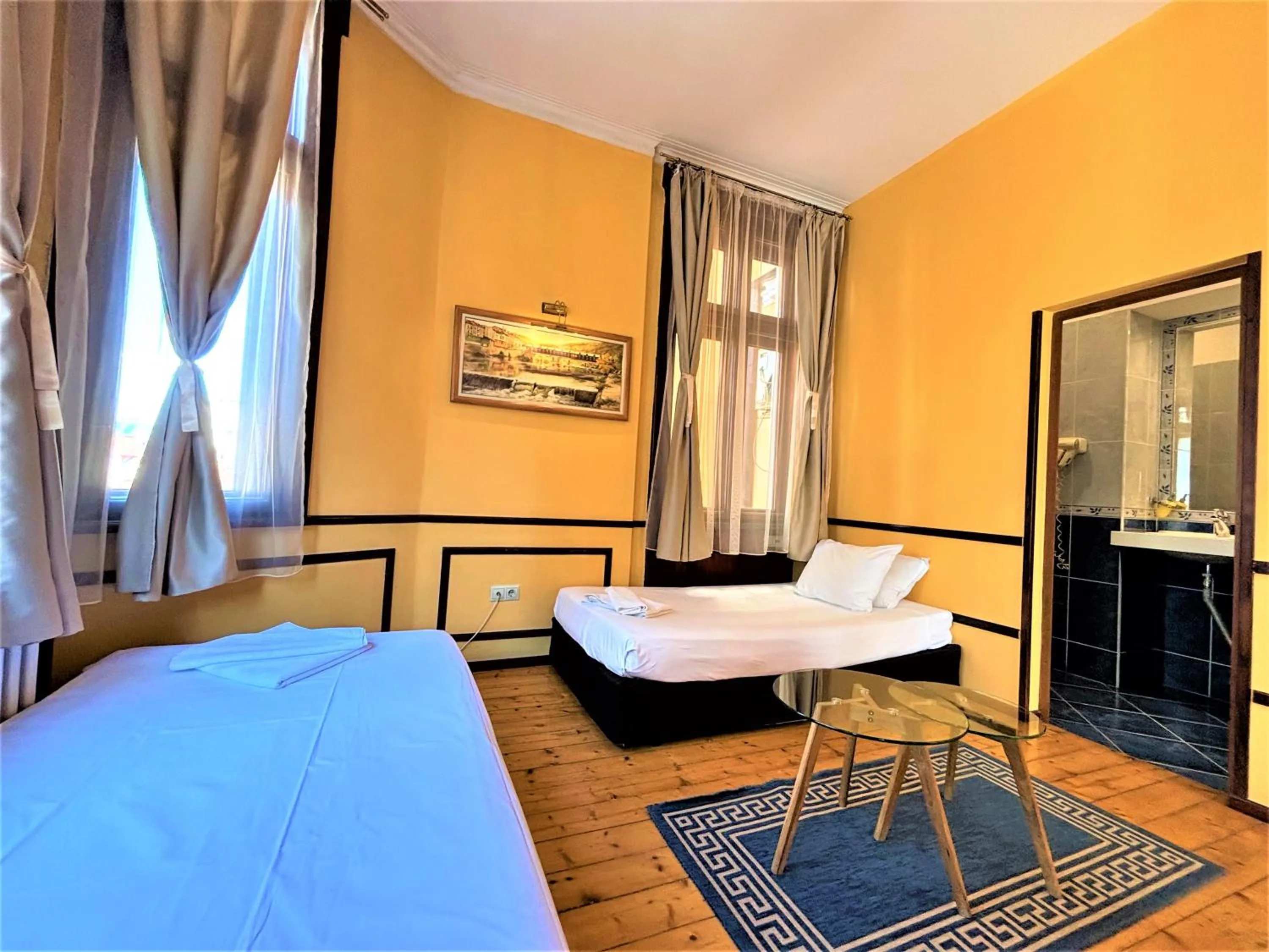 Bathroom, Bed in L'Opera Guest House