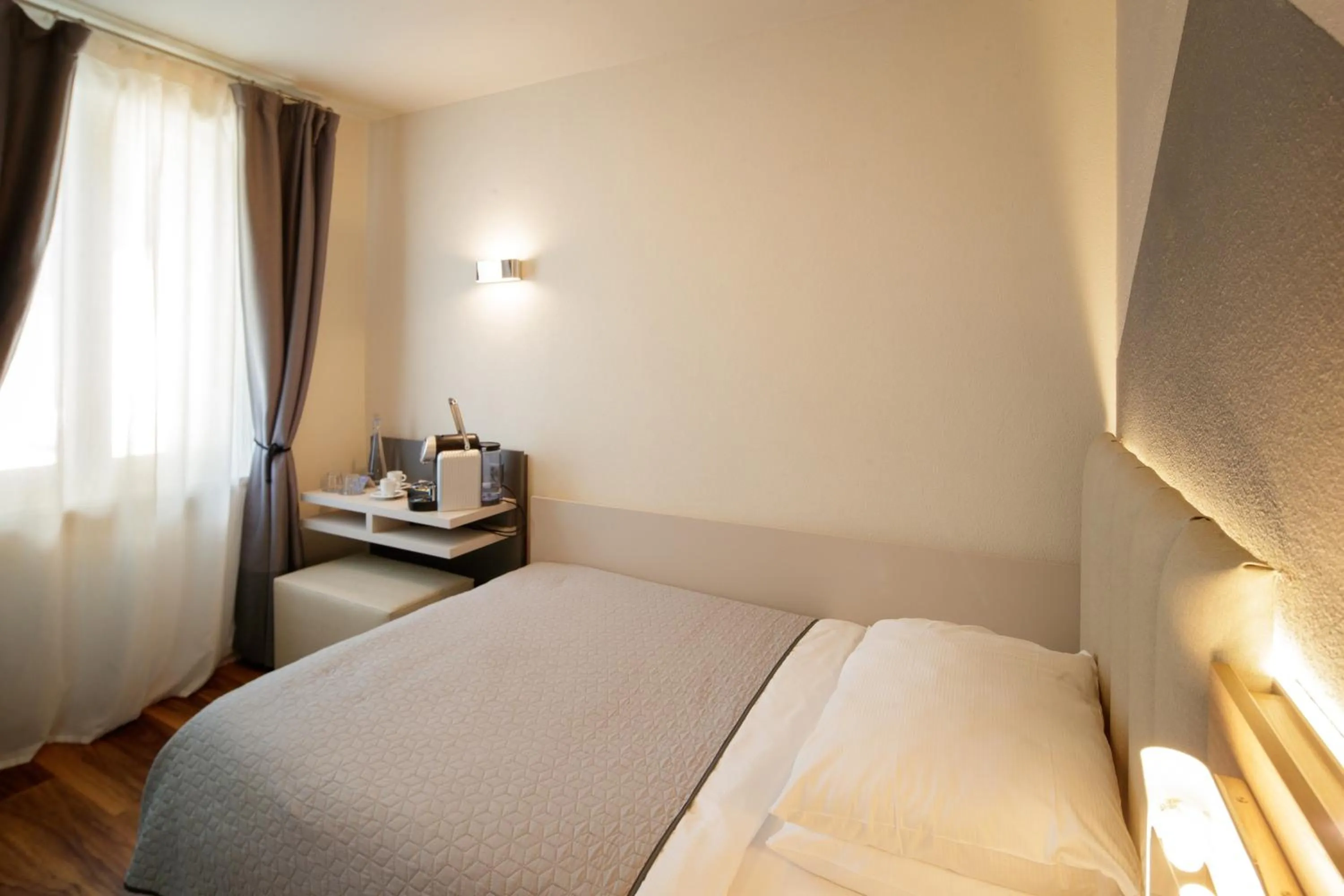 Bedroom, Bed in Albergo Mirador Ascona