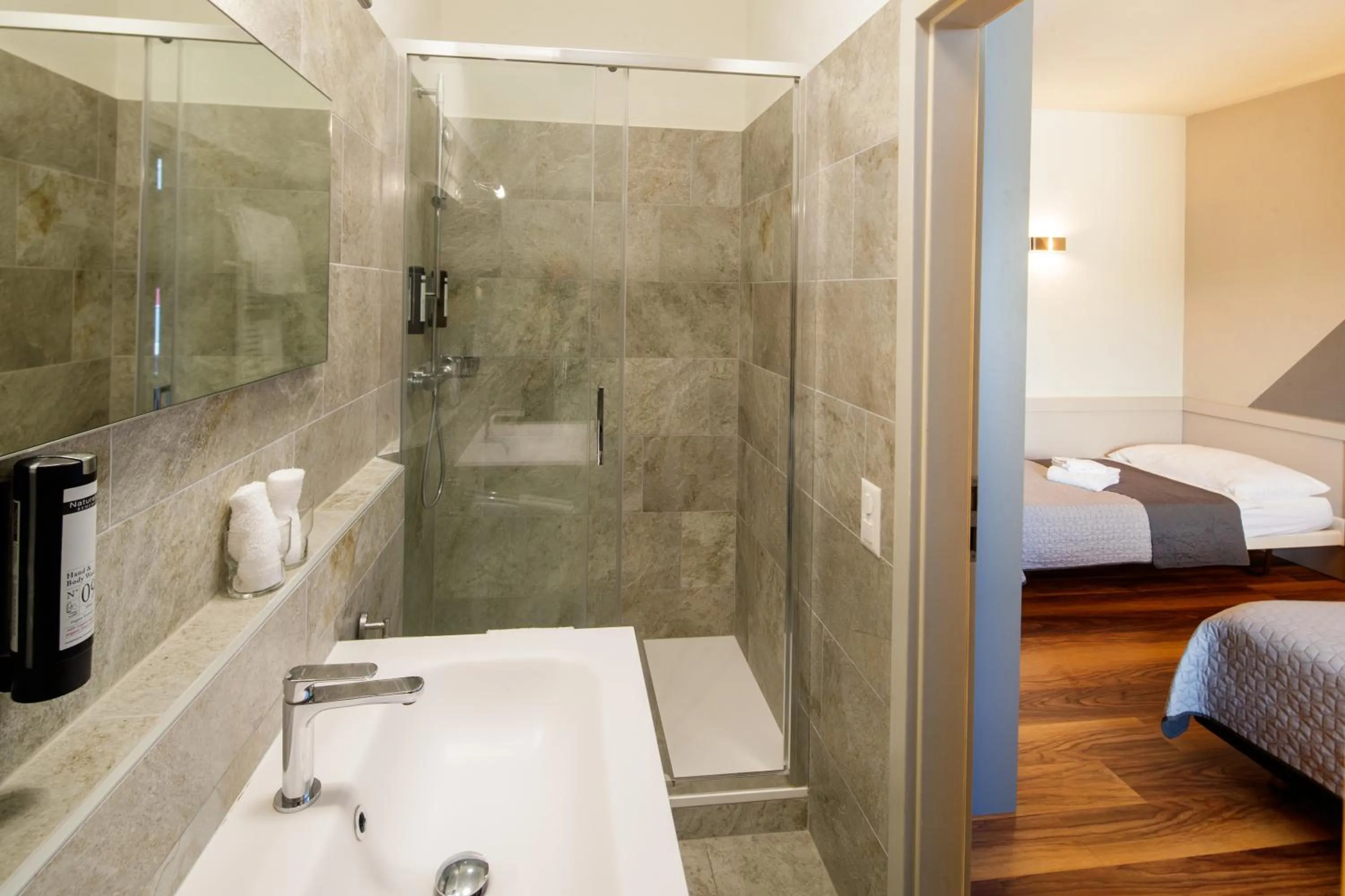 Bathroom, Bed in Albergo Mirador Ascona