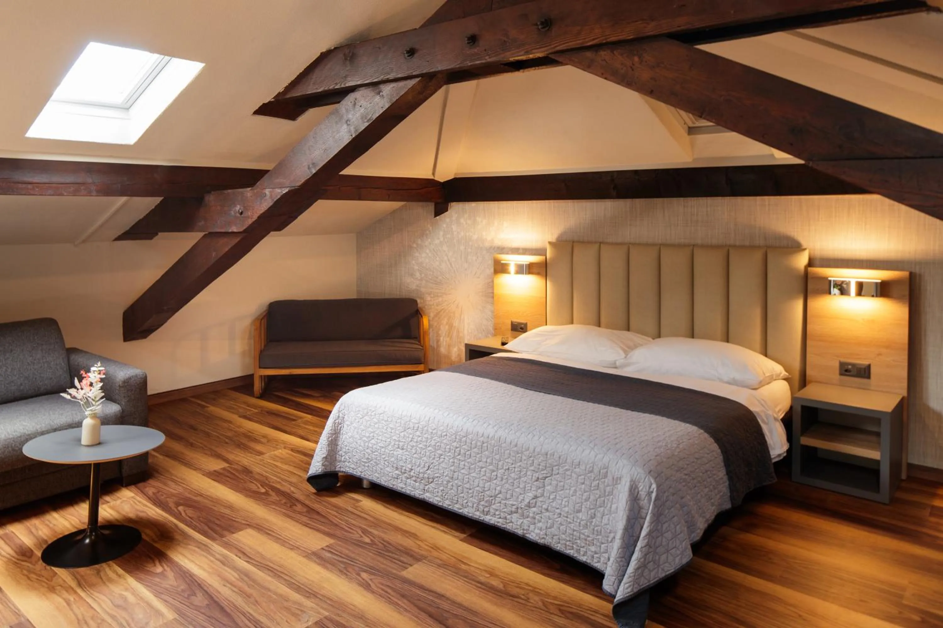 View (from property/room), Bed in Albergo Mirador Ascona