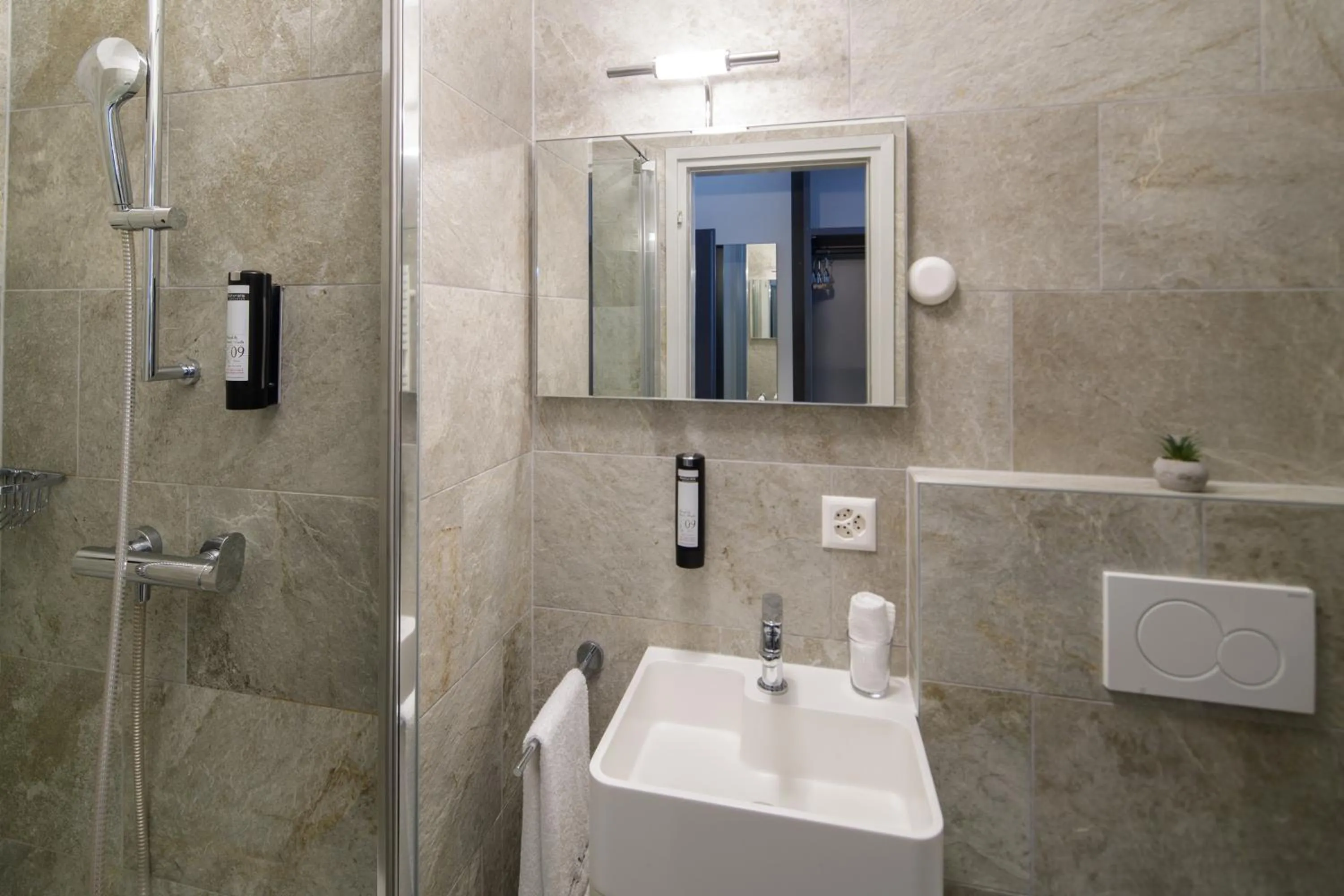 Bathroom in Albergo Mirador Ascona