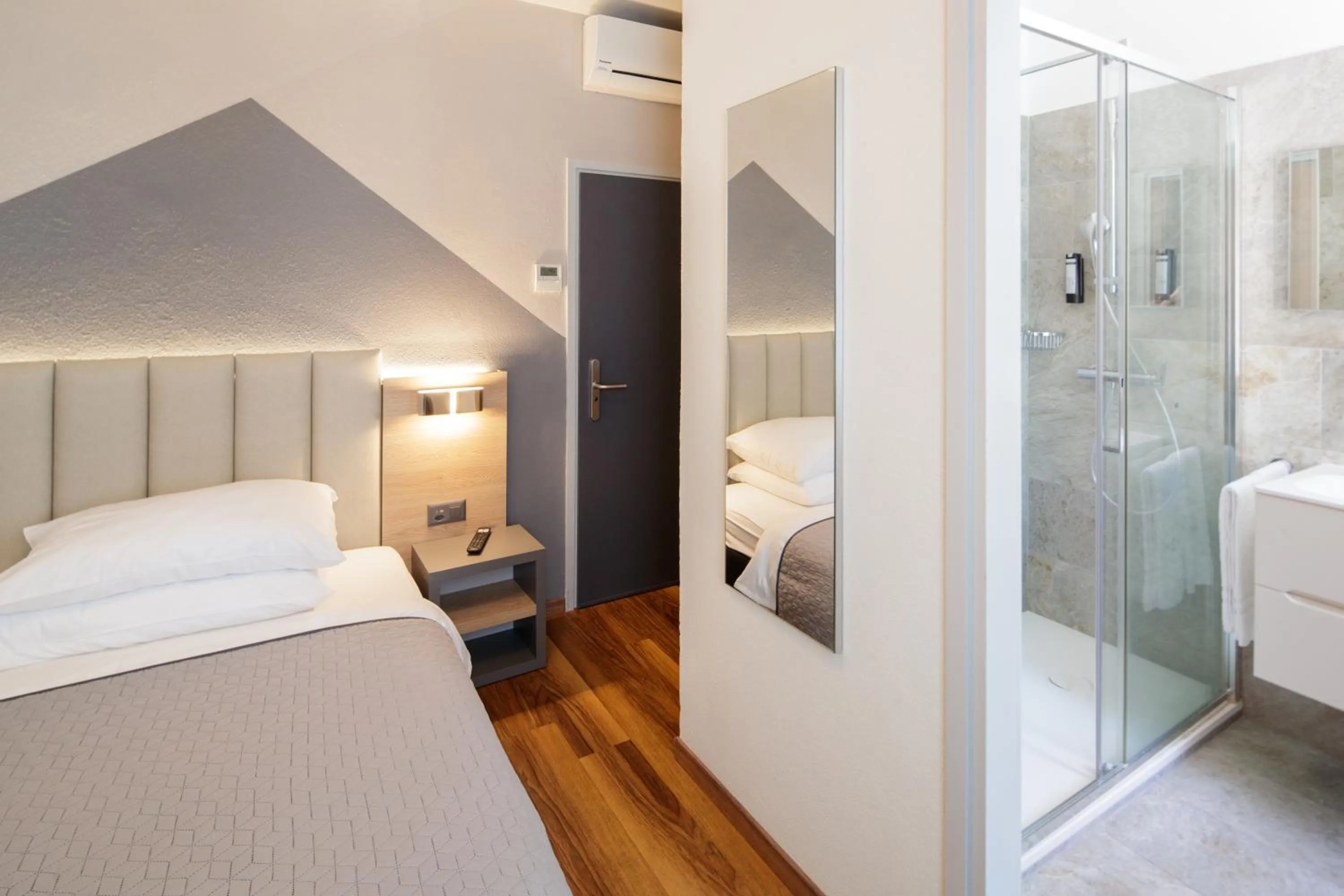 Bedroom, Bed in Albergo Mirador Ascona