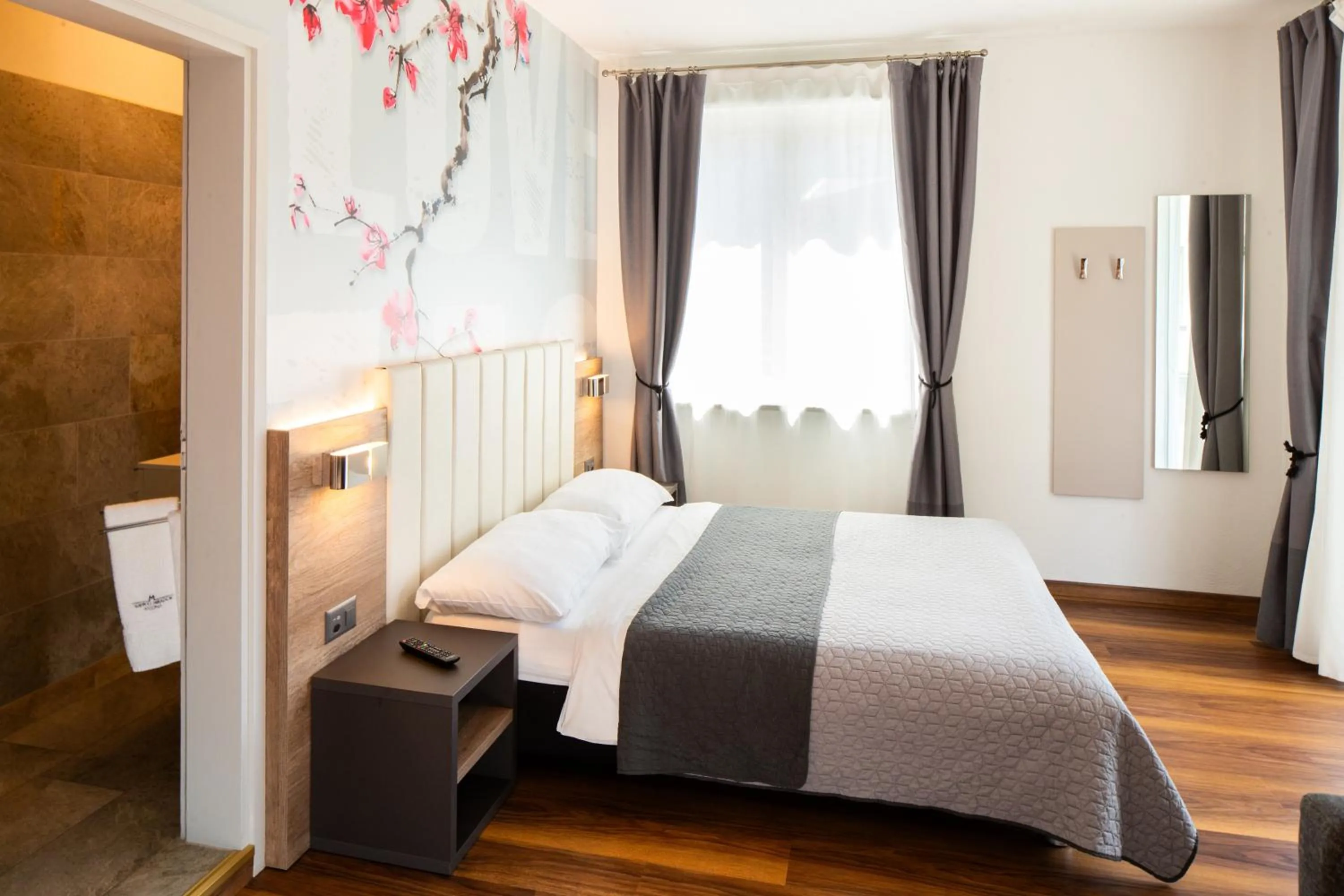 Bedroom, Bed in Albergo Mirador Ascona