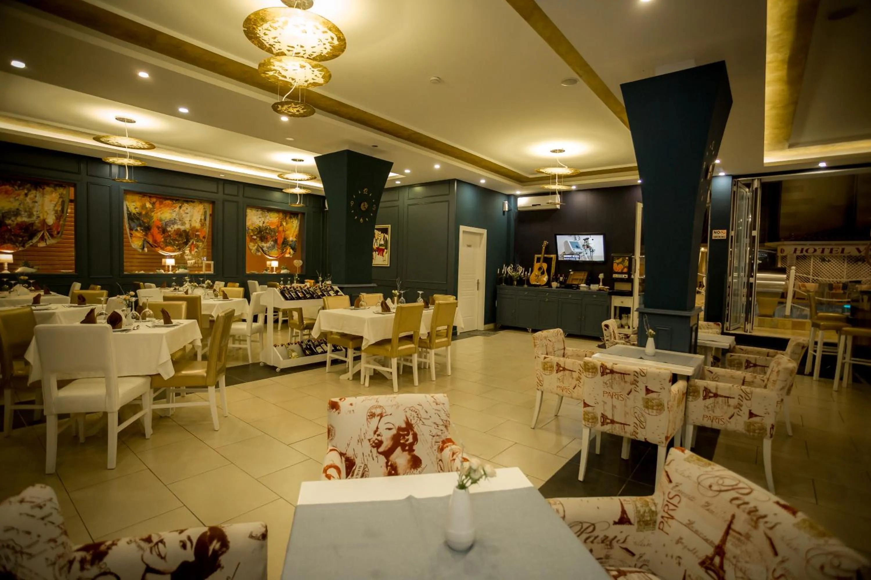 Restaurant/places to eat in Hotel Valz