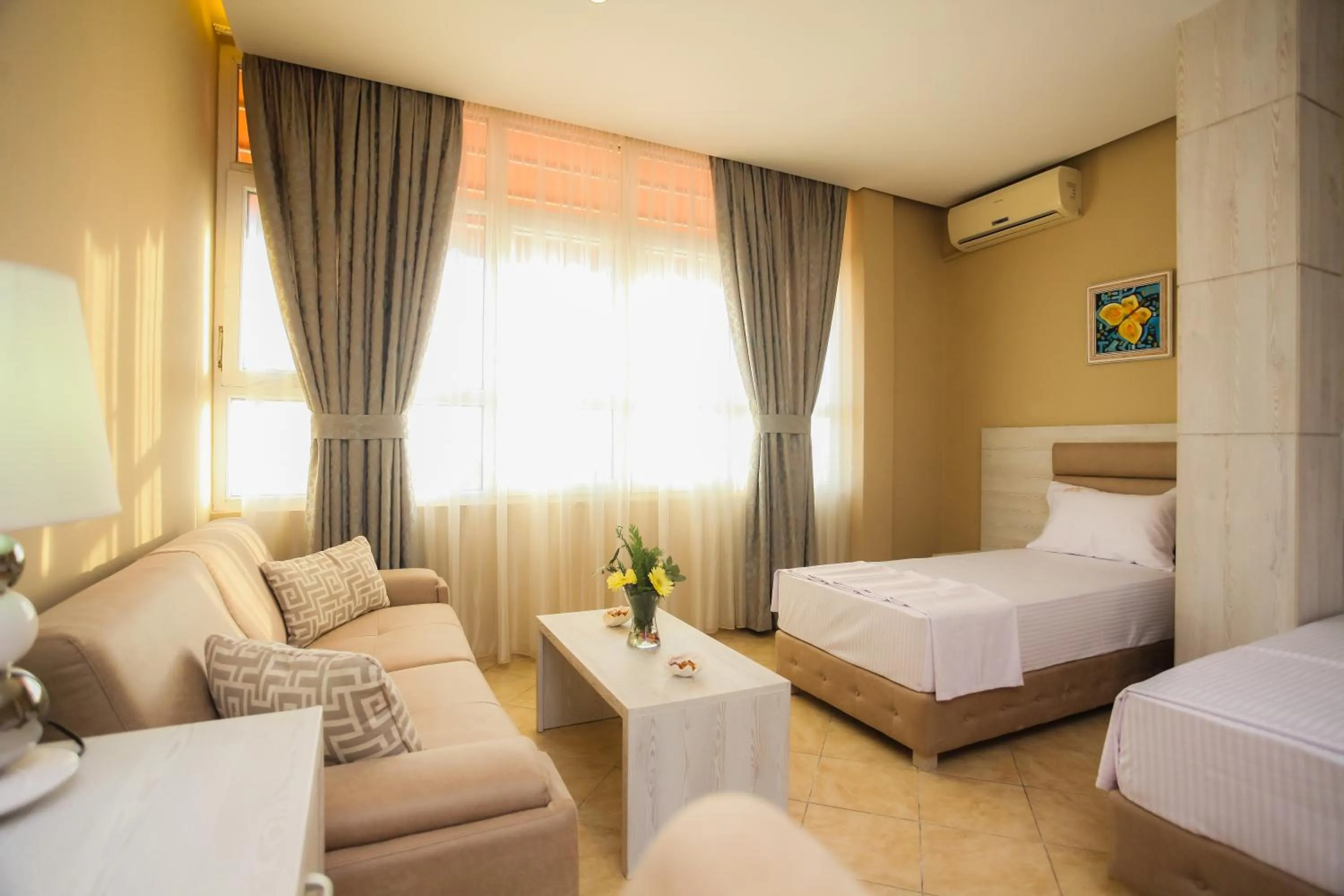 Bathroom, Bed in Hotel Valz