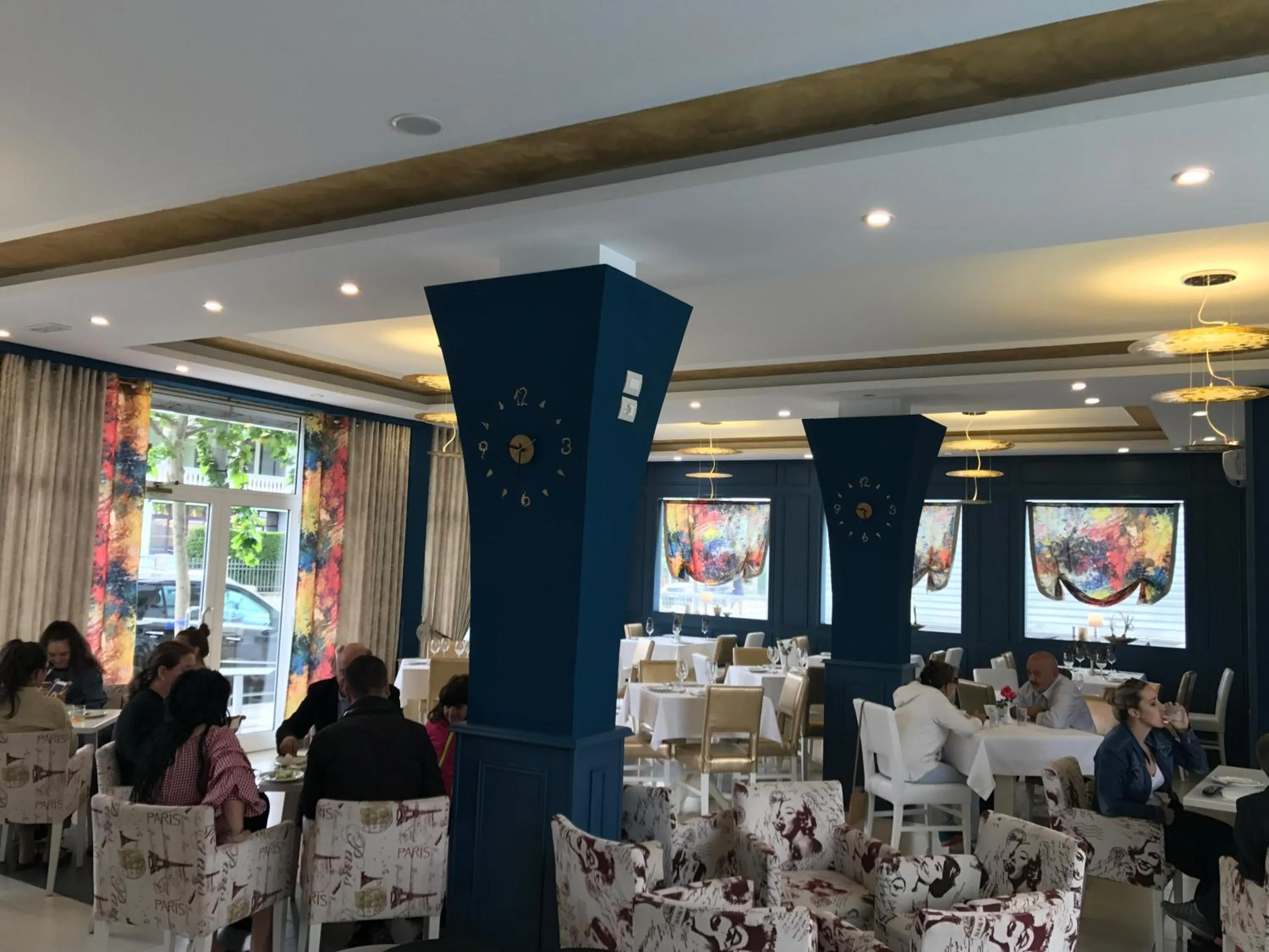 Restaurant/places to eat in Hotel Valz