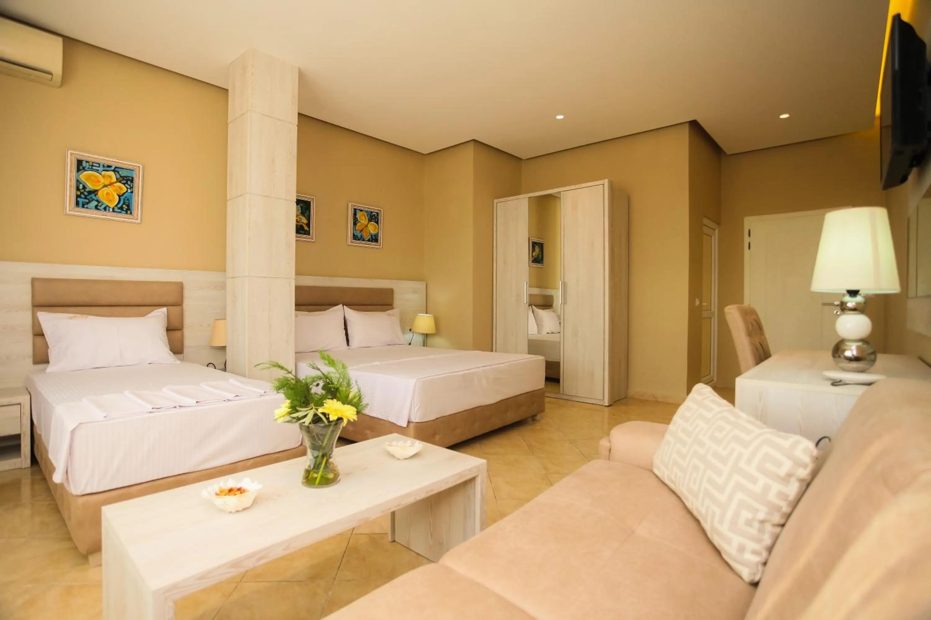 Bathroom, Bed in Hotel Valz