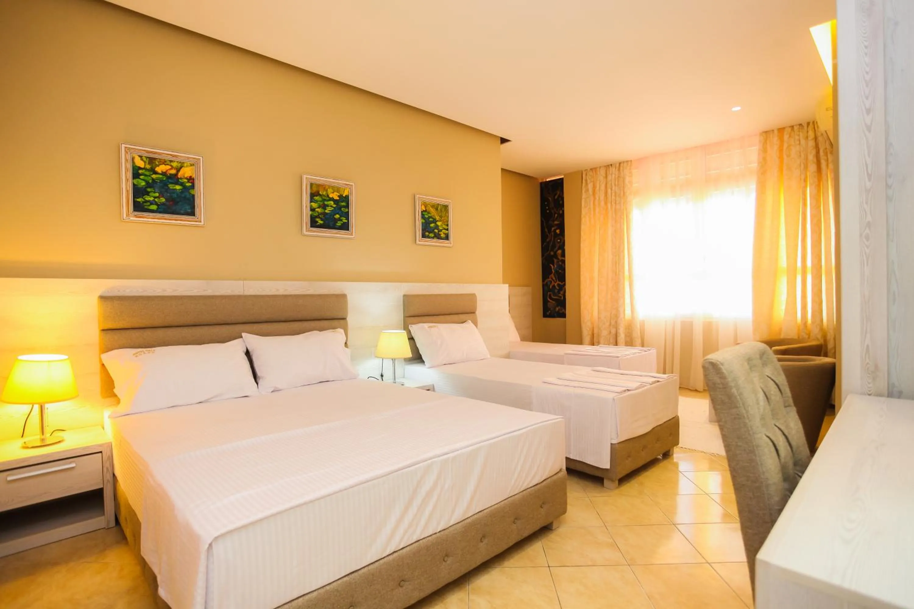 Bathroom, Bed in Hotel Valz