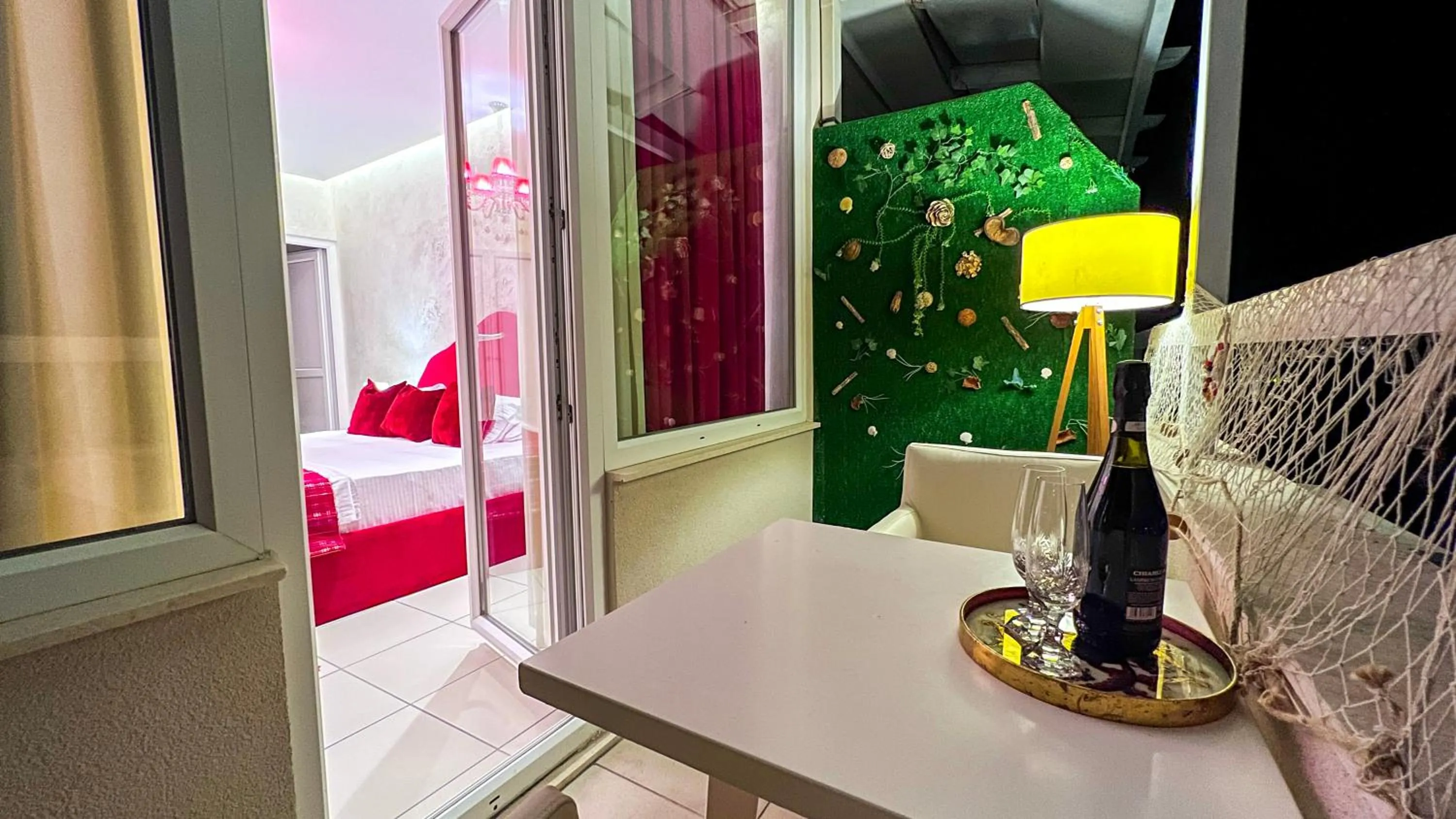 Balcony/Terrace, Bed in Hotel Valz