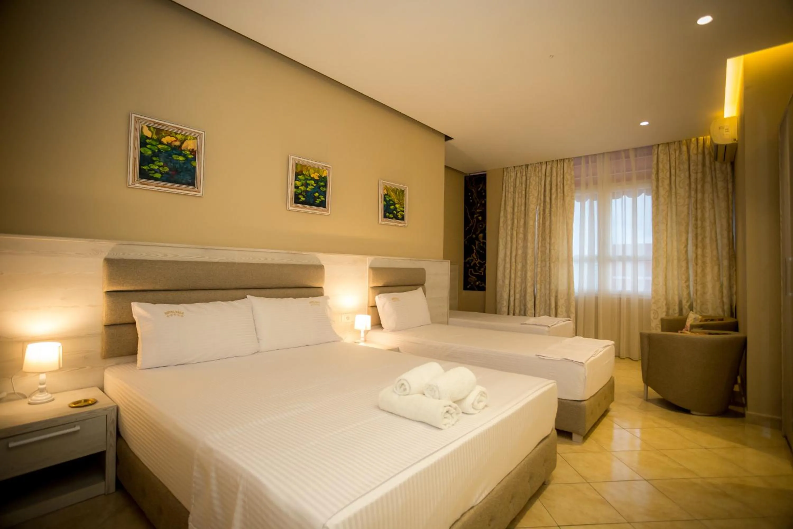 Shower, Bed in Hotel Valz