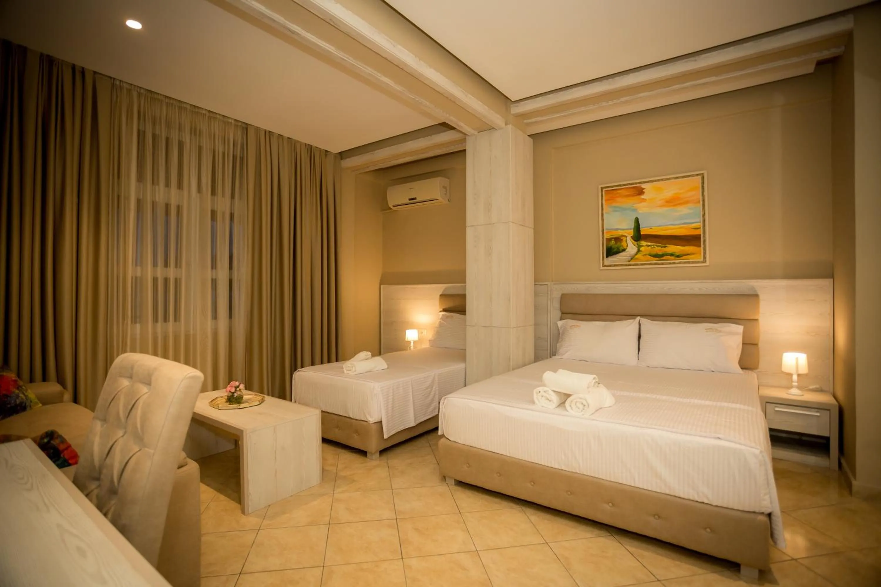 Bathroom, Bed in Hotel Valz