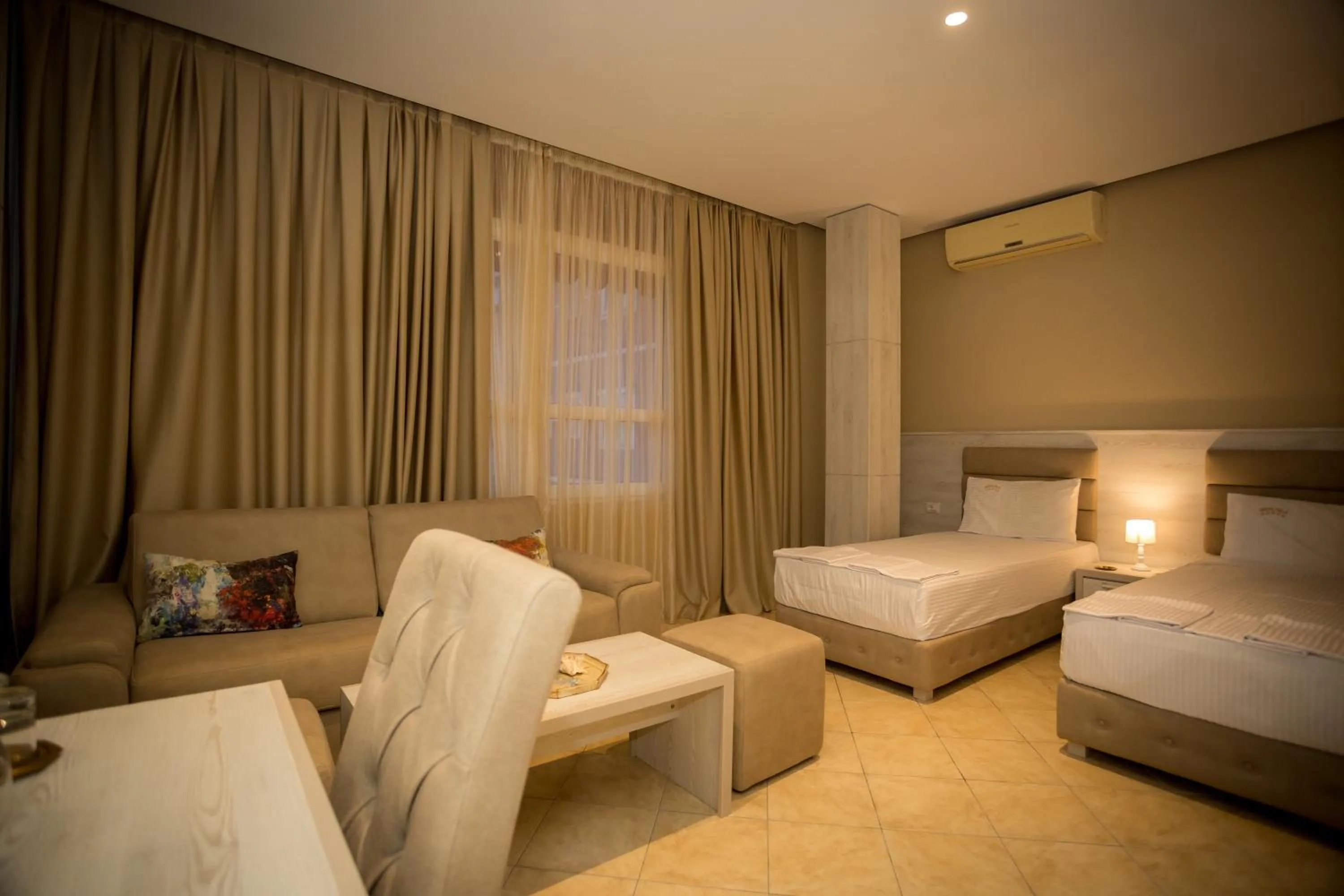 Bathroom, Bed in Hotel Valz