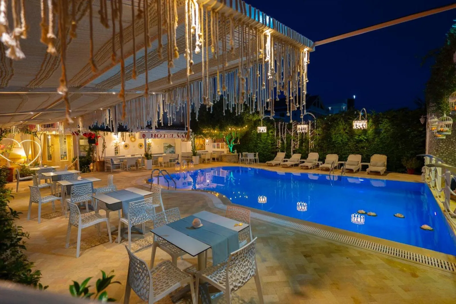 Restaurant/places to eat in Hotel Valz