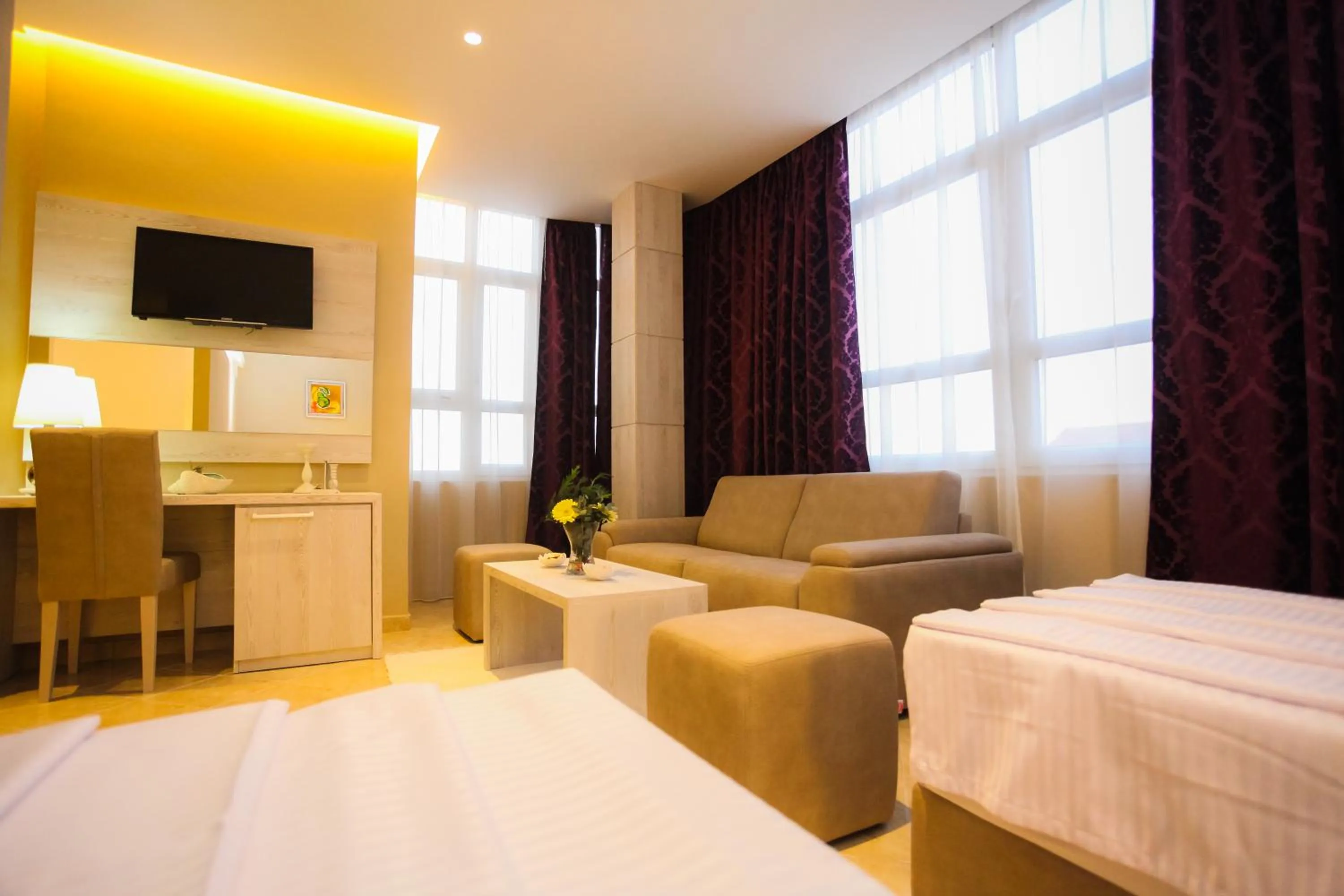 Bathroom, Bed in Hotel Valz