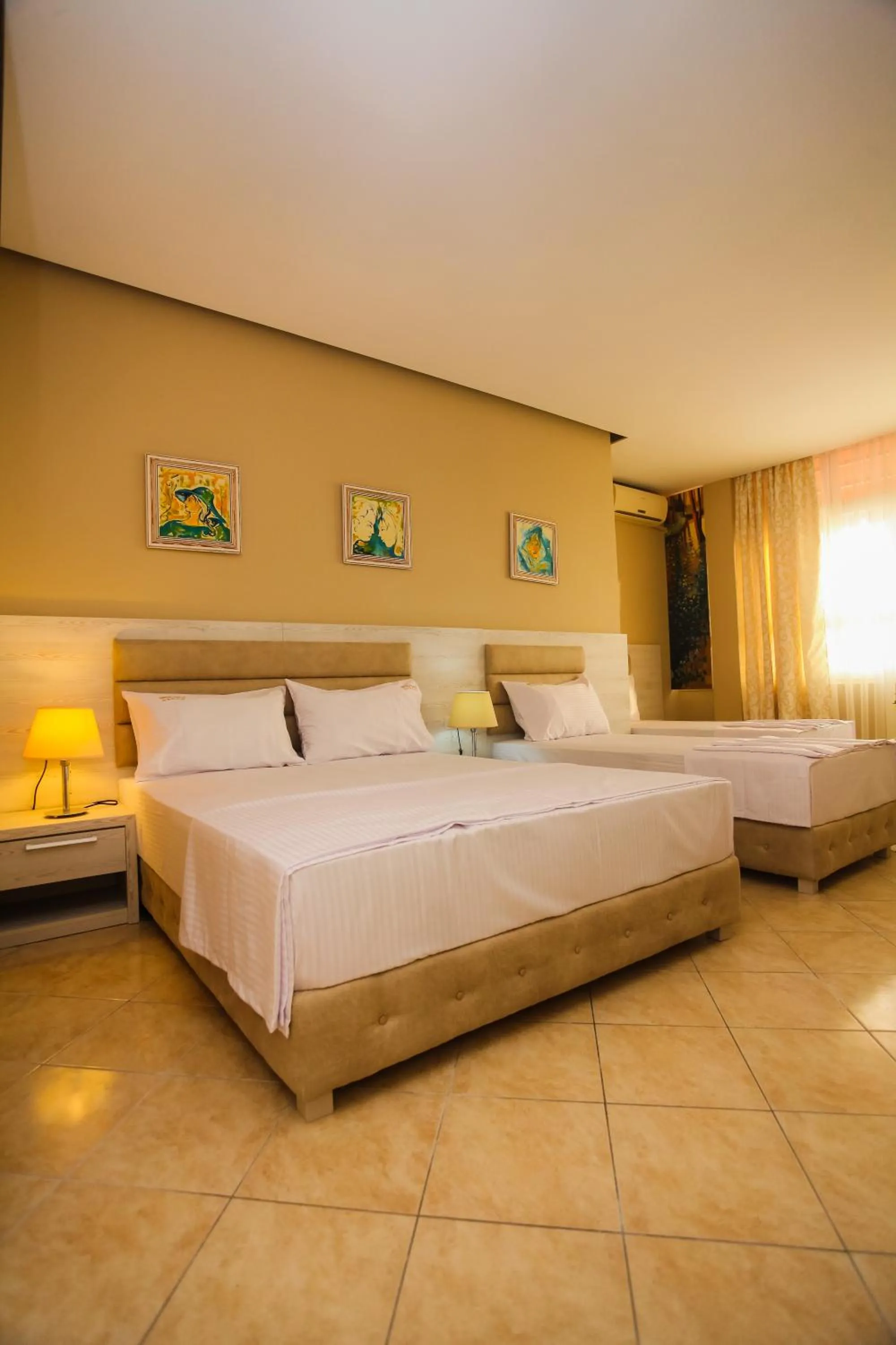 Bathroom, Bed in Hotel Valz