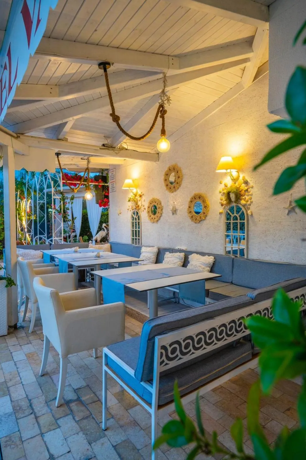 Restaurant/places to eat in Hotel Valz