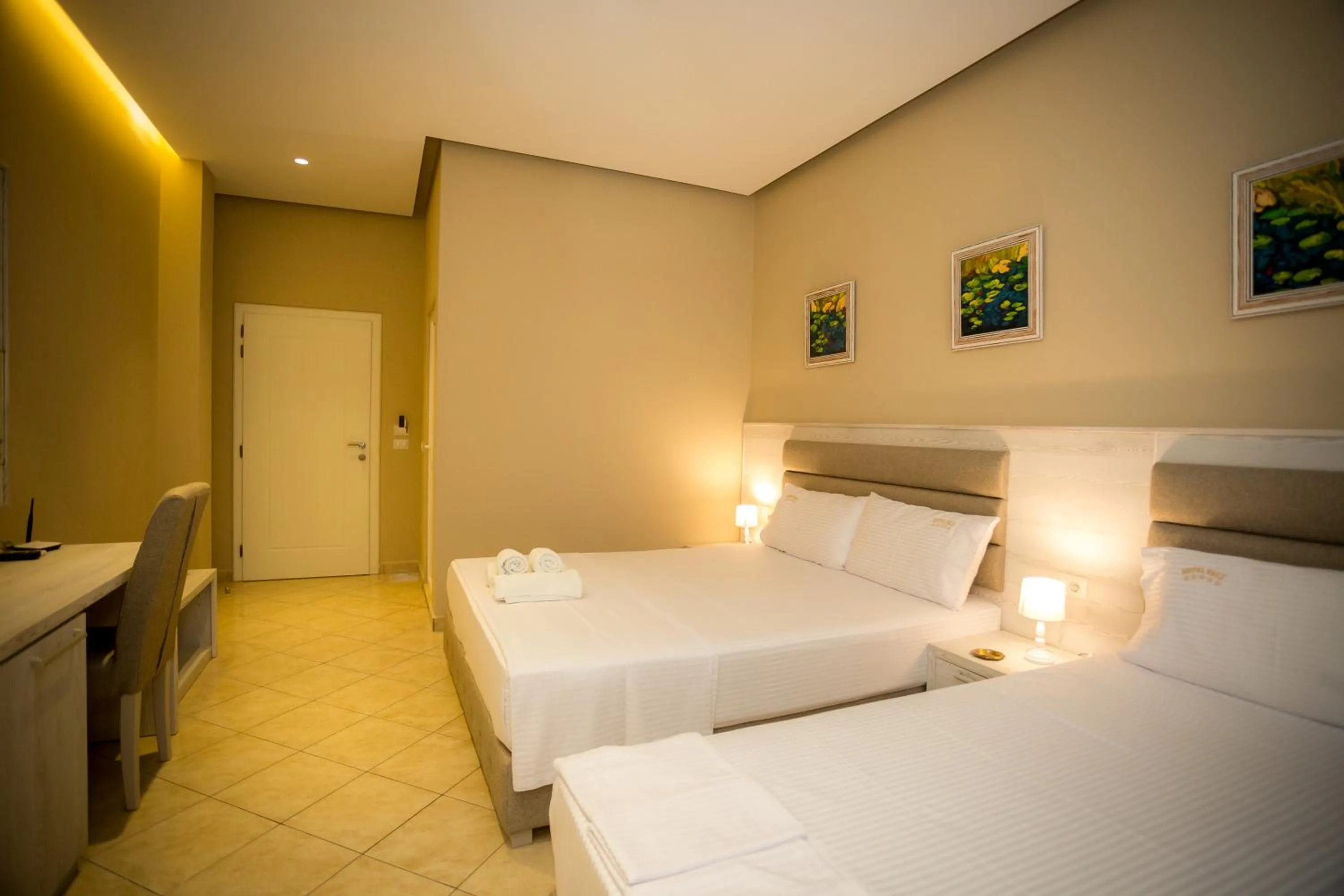 Shower, Bed in Hotel Valz