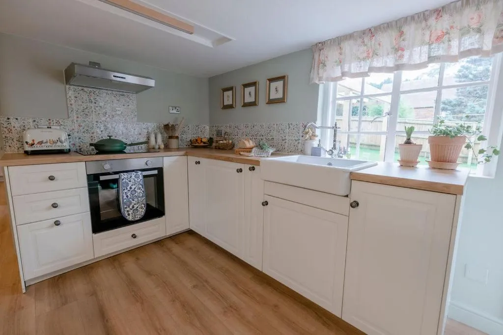 Kitchen or kitchenette in Master Builder's House Hotel
