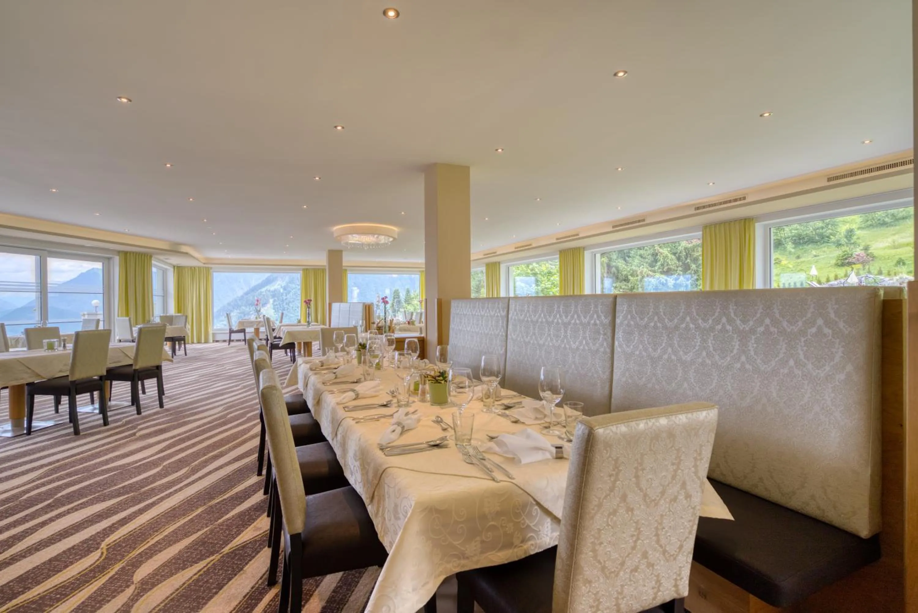 Restaurant/places to eat in Alpinresort Schillerkopf