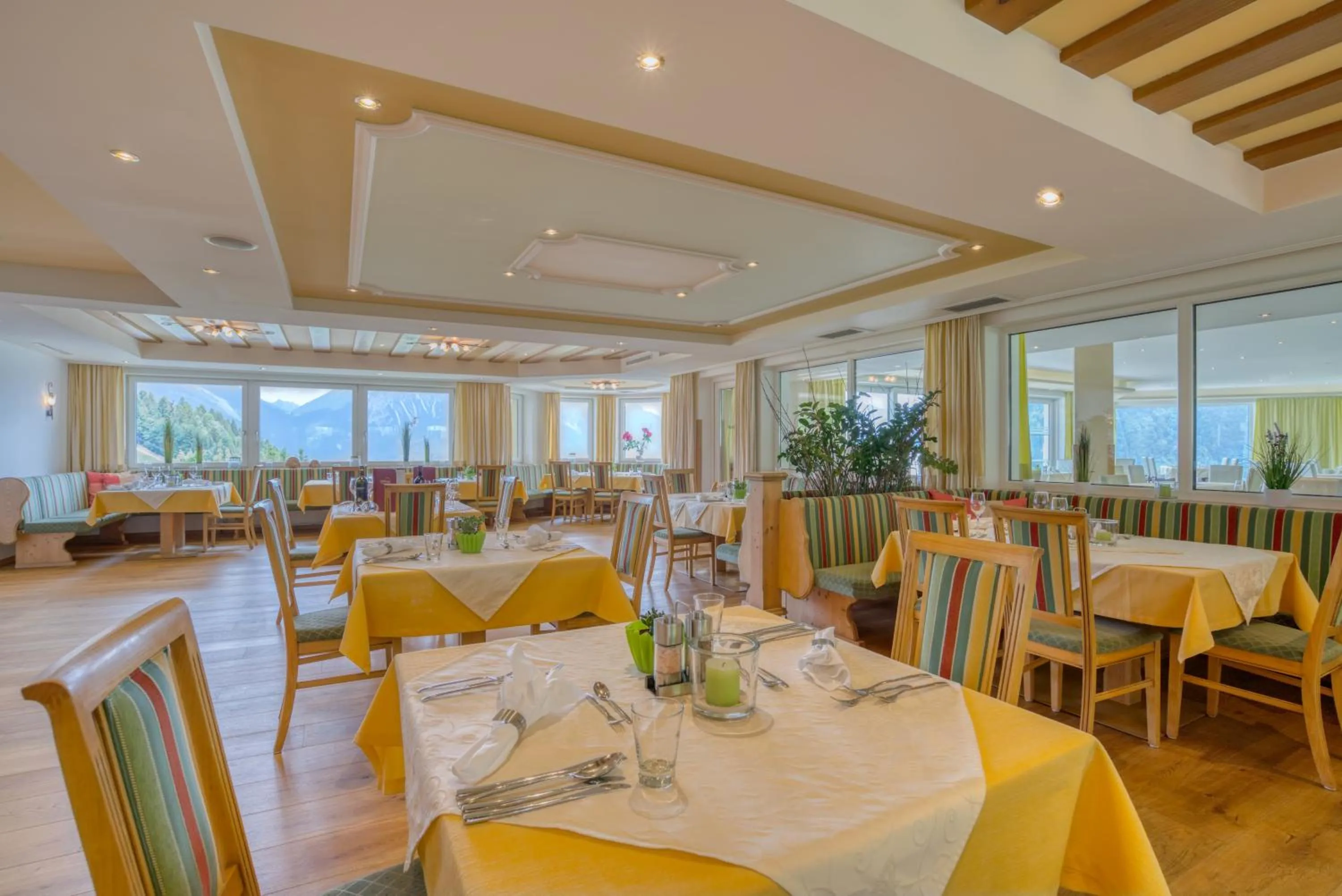 Restaurant/places to eat in Alpinresort Schillerkopf