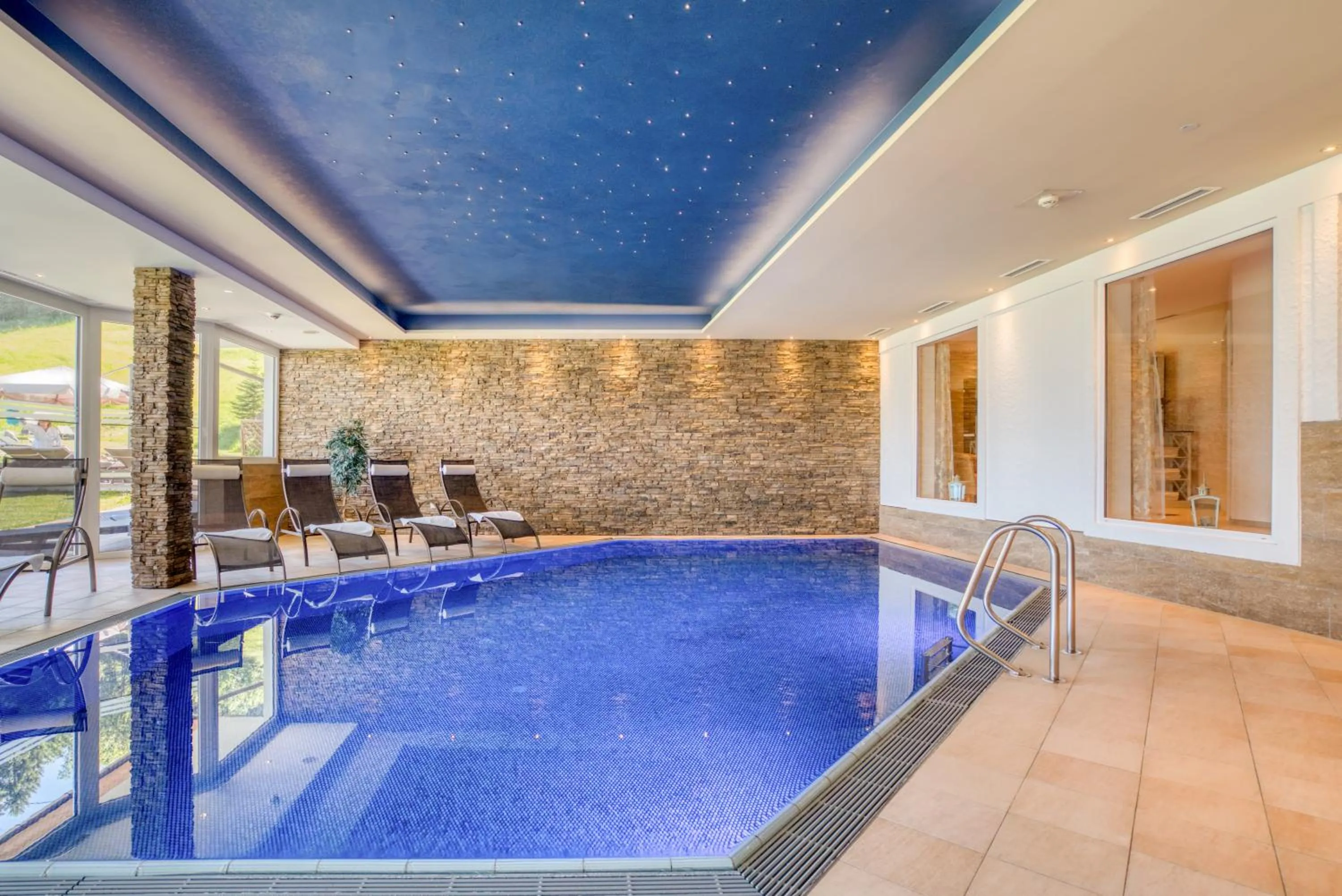 Swimming pool in Alpinresort Schillerkopf