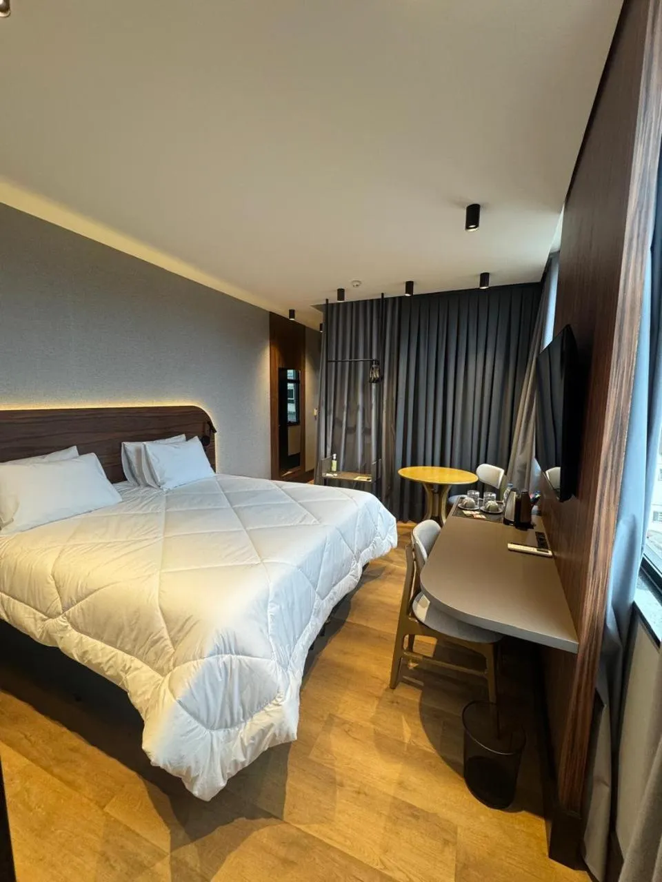 Communal lounge/ TV room, Bed in Zallon Hotel Executivo