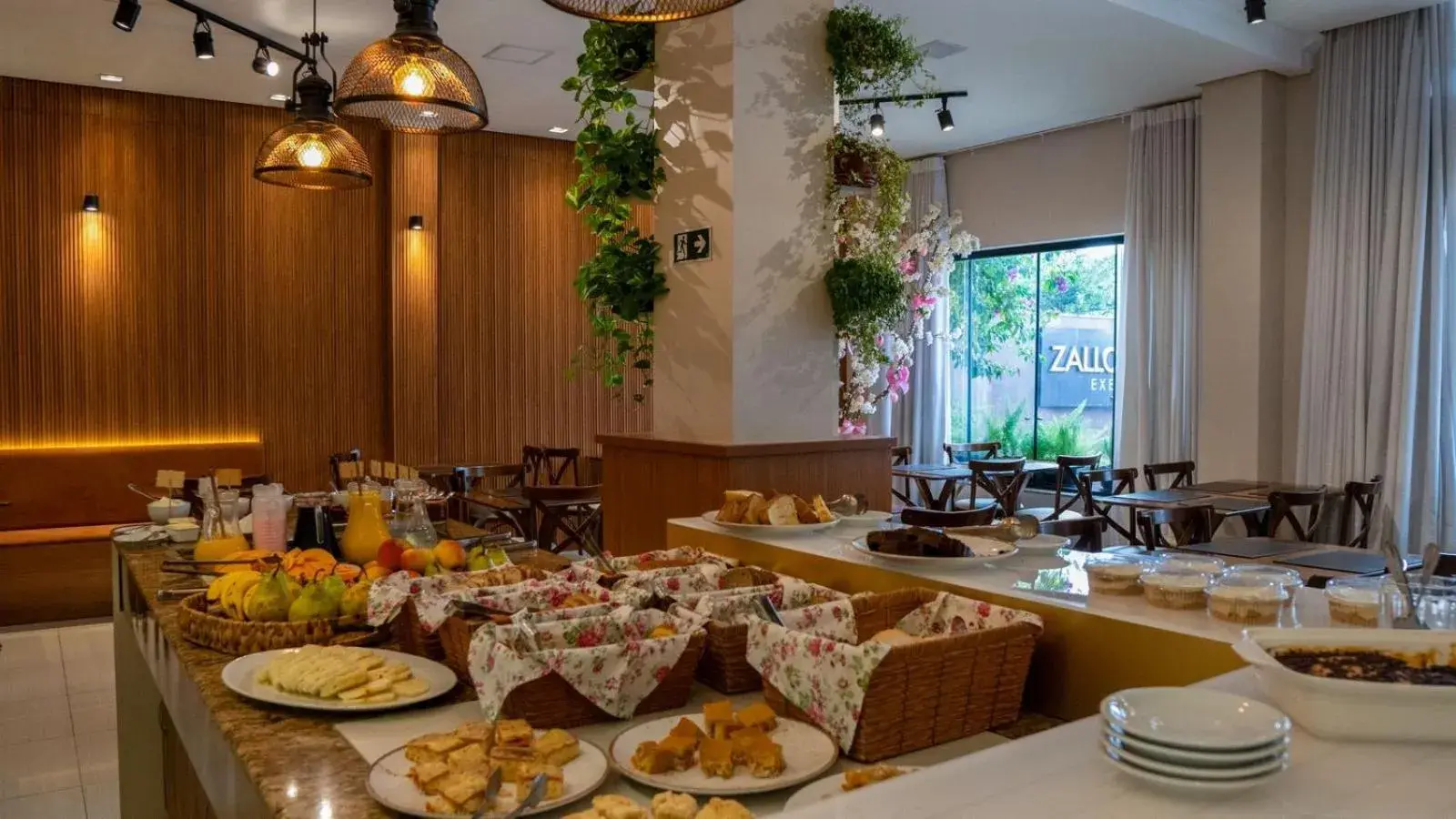 Restaurant/places to eat in Zallon Hotel Executivo Restaurant/places to eat in Zallon Hotel Executivo