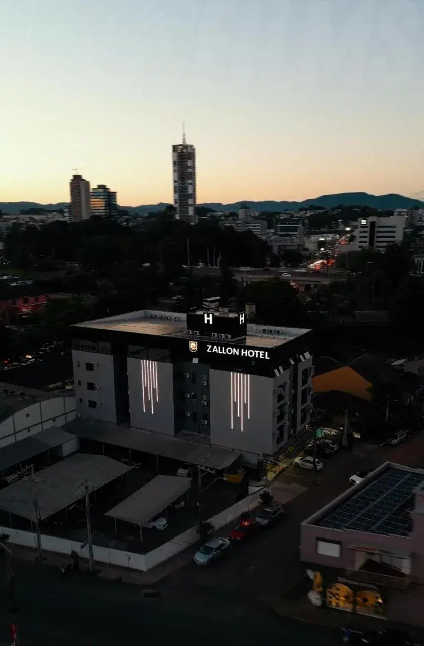 Property building in Zallon Hotel Executivo Property building in Zallon Hotel Executivo