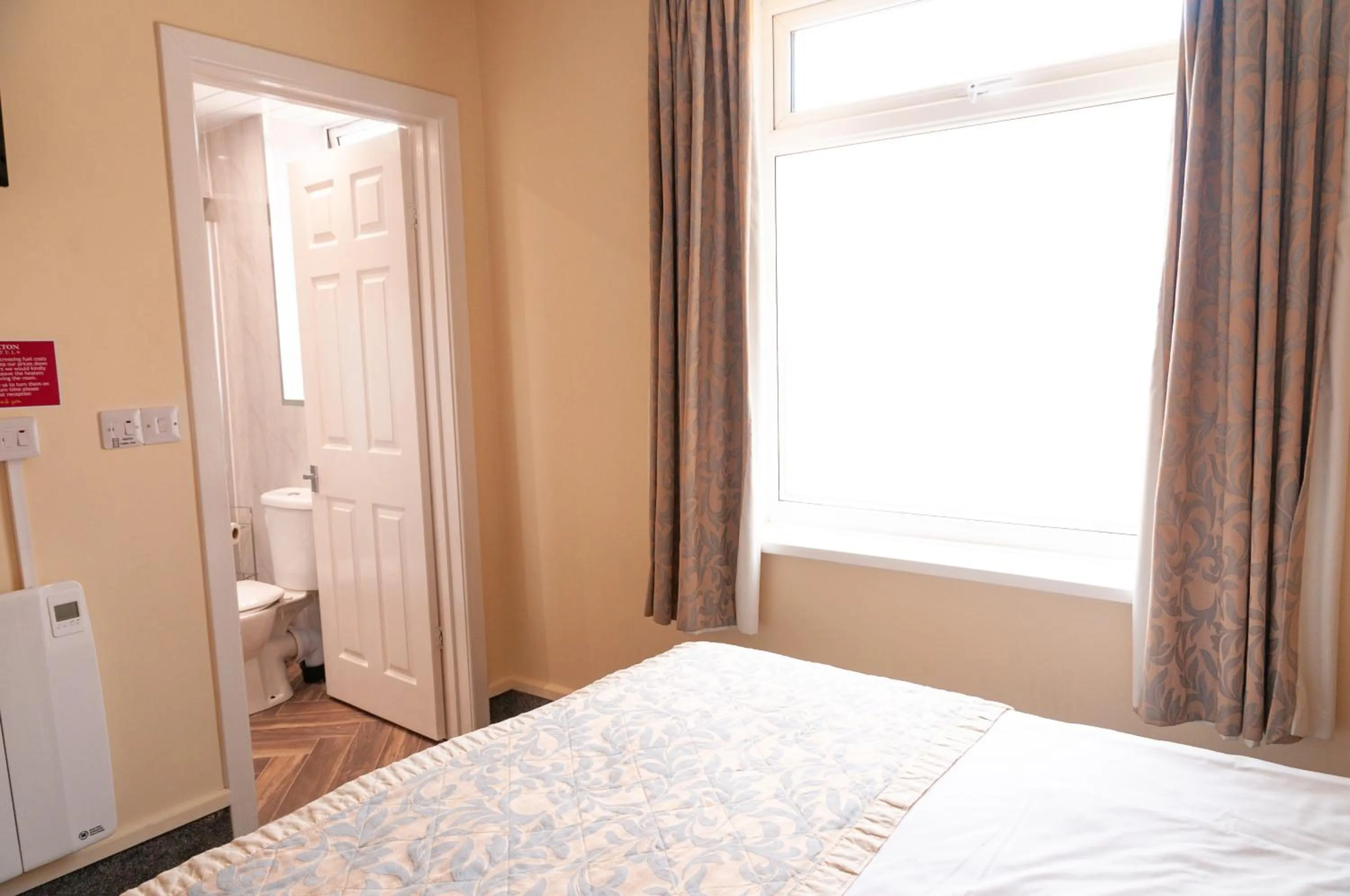 Bed in Claxton Hotel