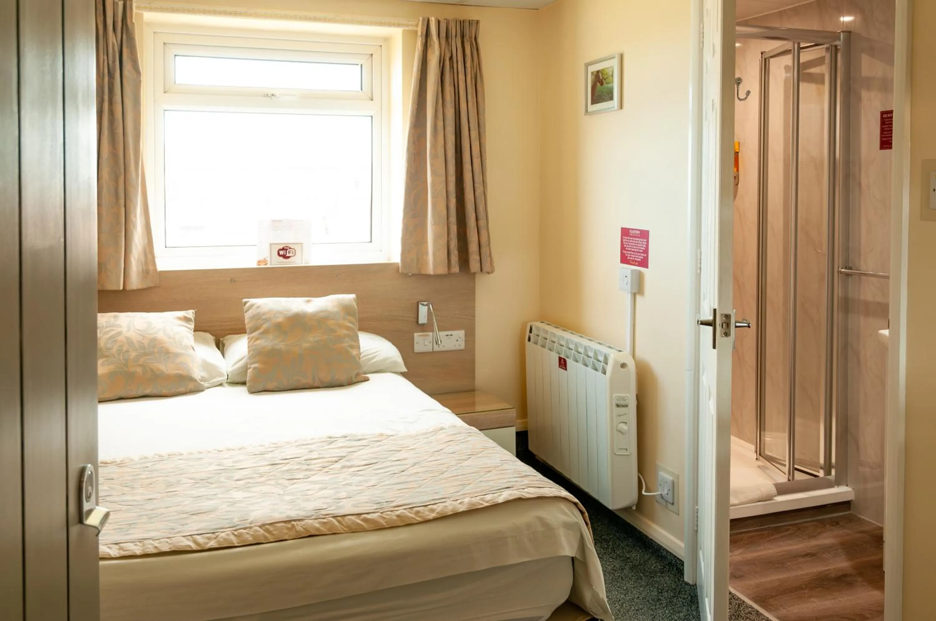 Bed in Claxton Hotel