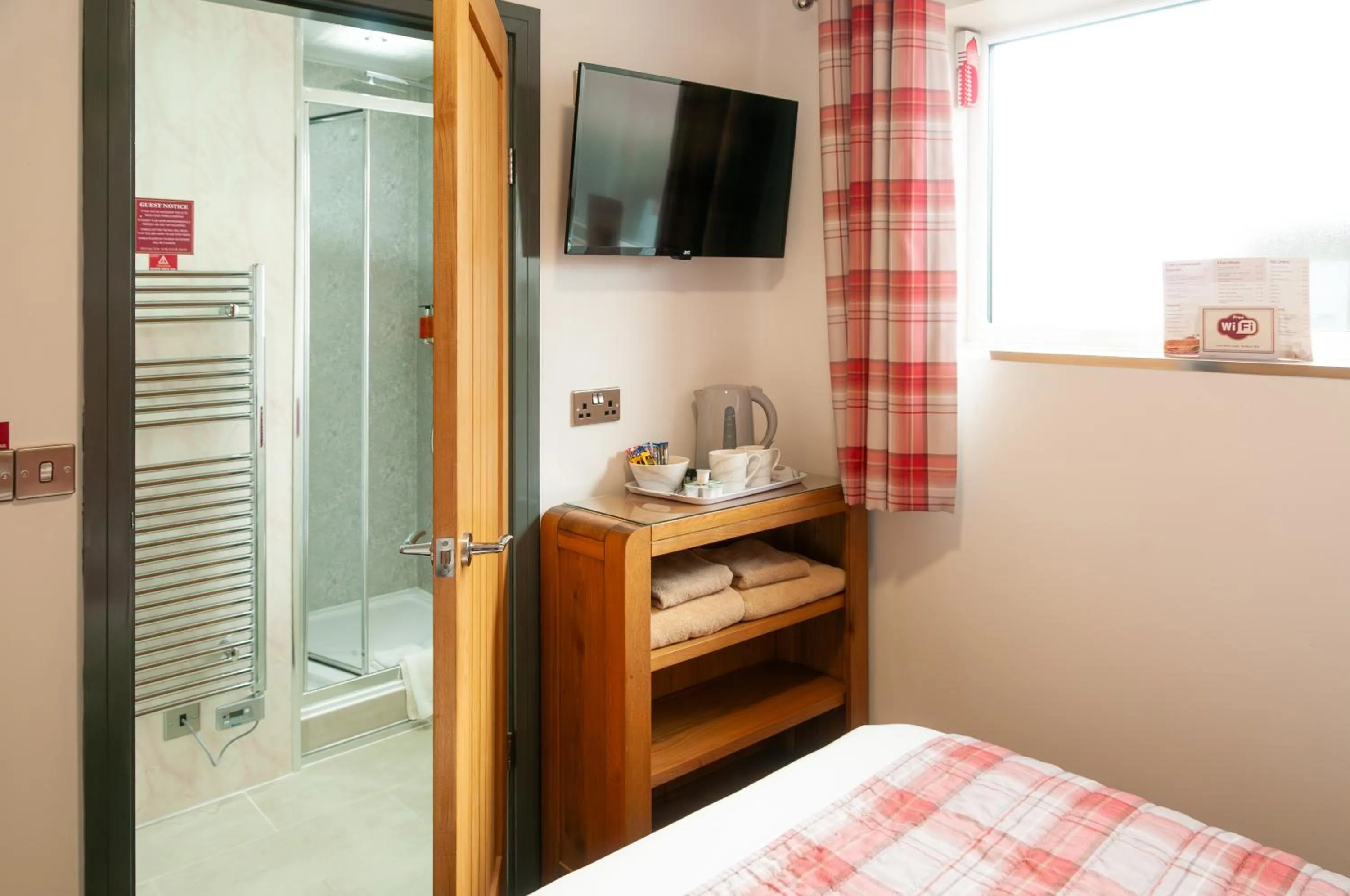 Bed in Claxton Hotel