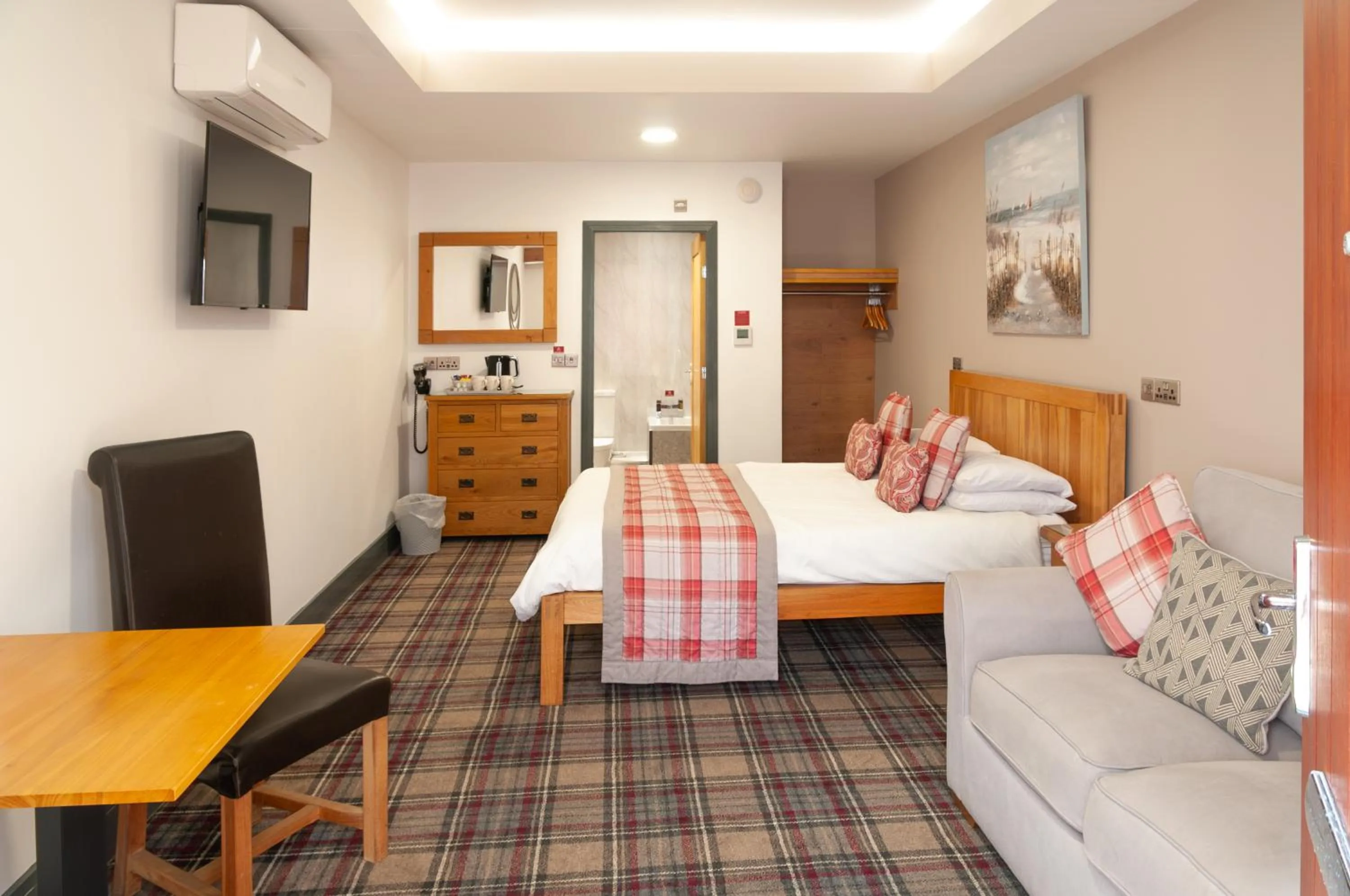 Bed in Claxton Hotel