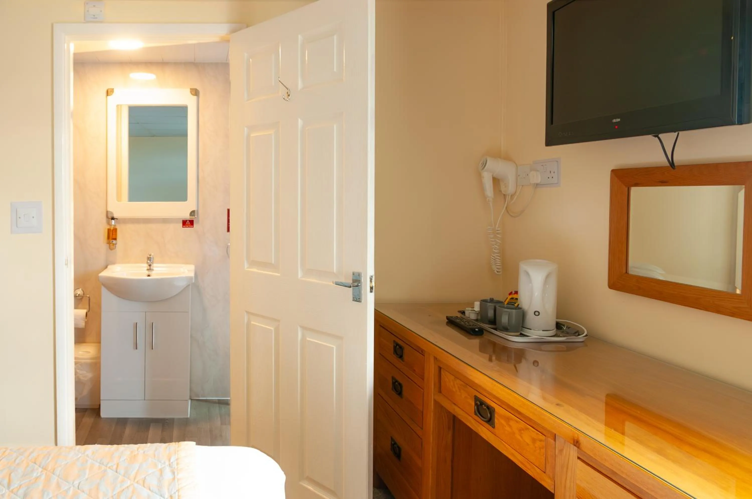 Bed in Claxton Hotel