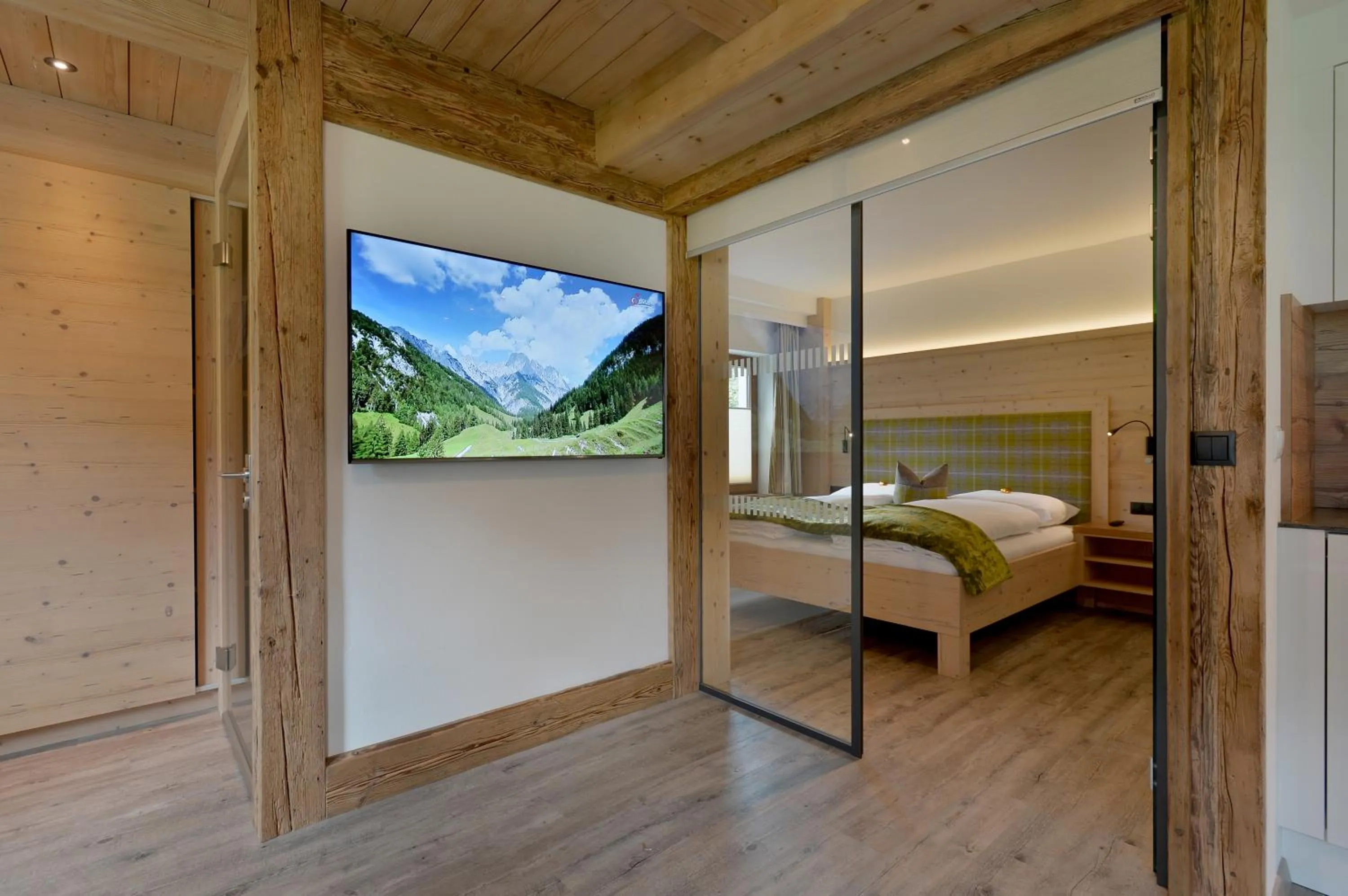 Photo of the whole room, Bed in Alpinschlössl