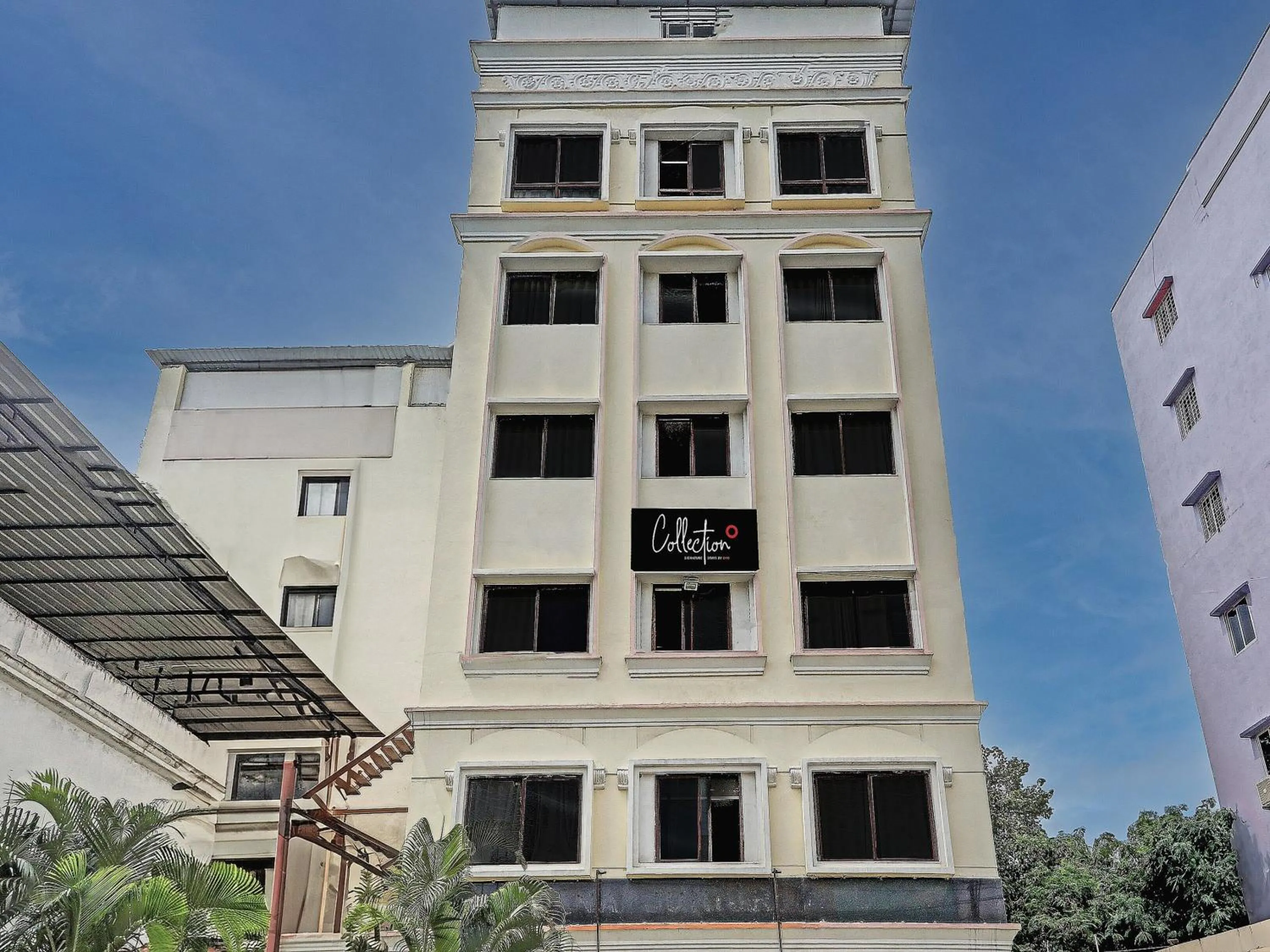 Facade/entrance in Super Capital O Vaishnavi