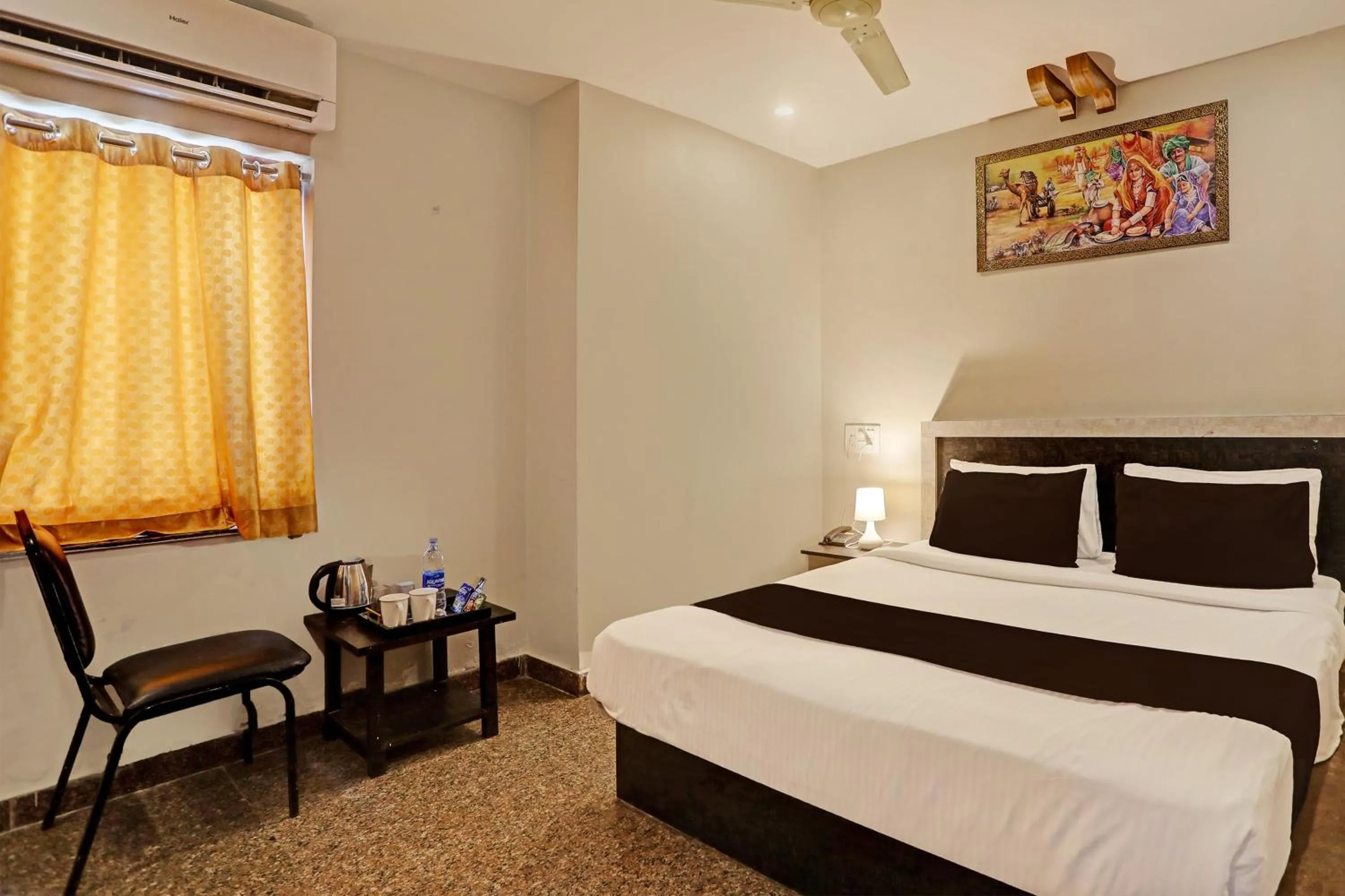 Bedroom, Bed in Super Capital O Vaishnavi