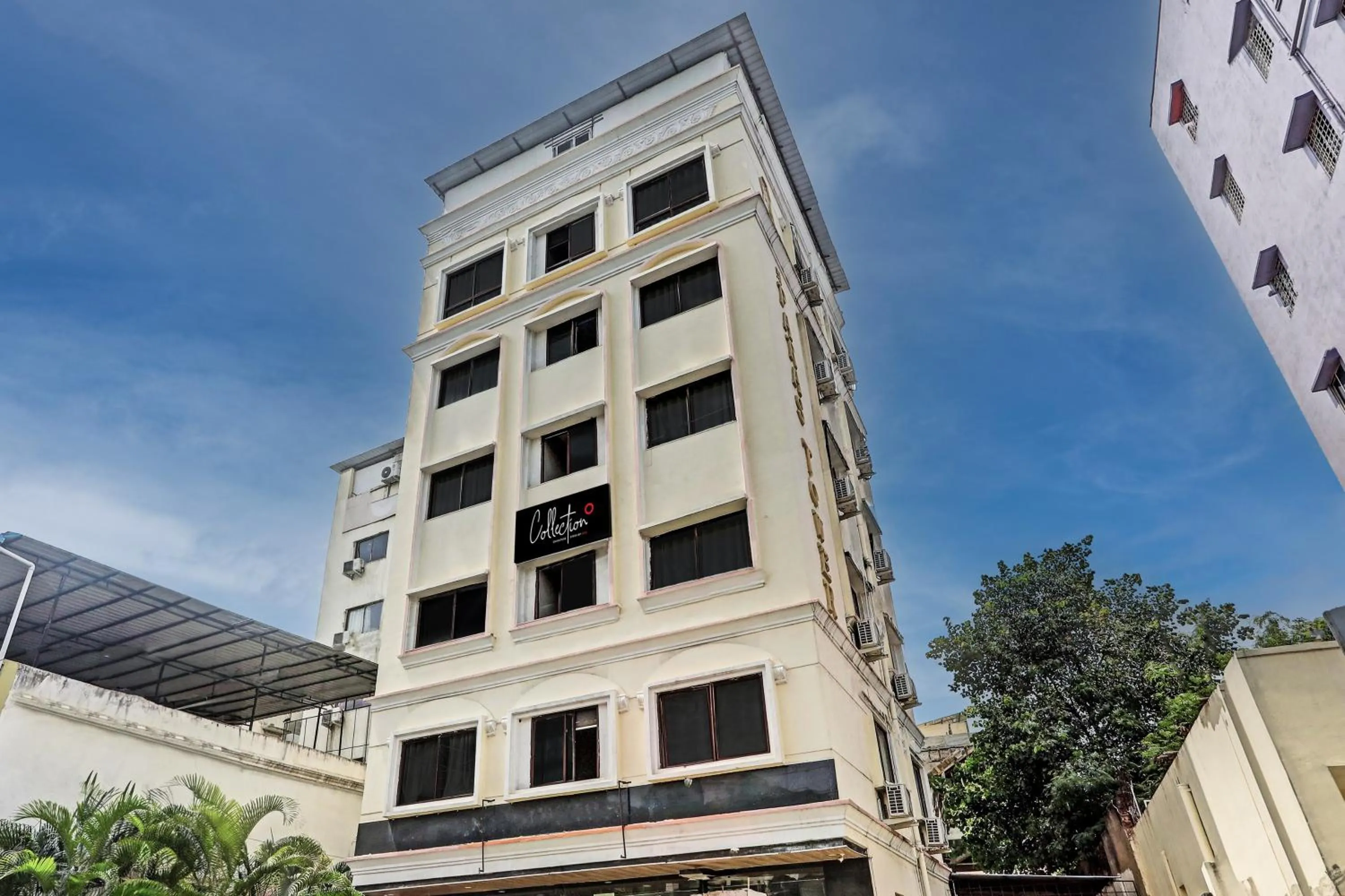Facade/entrance in Super Capital O Vaishnavi