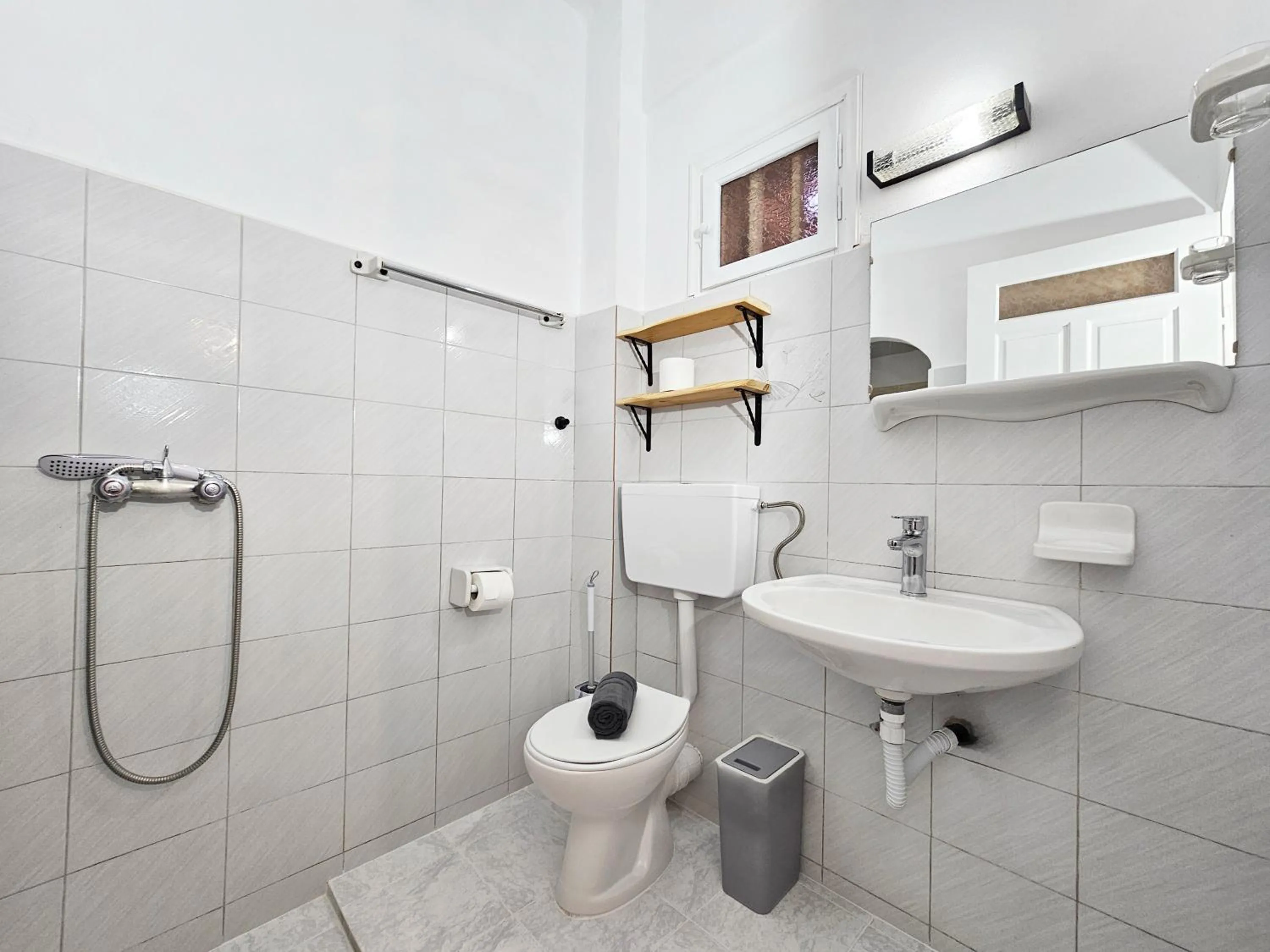 Shower in Pavlis Studios Kampos