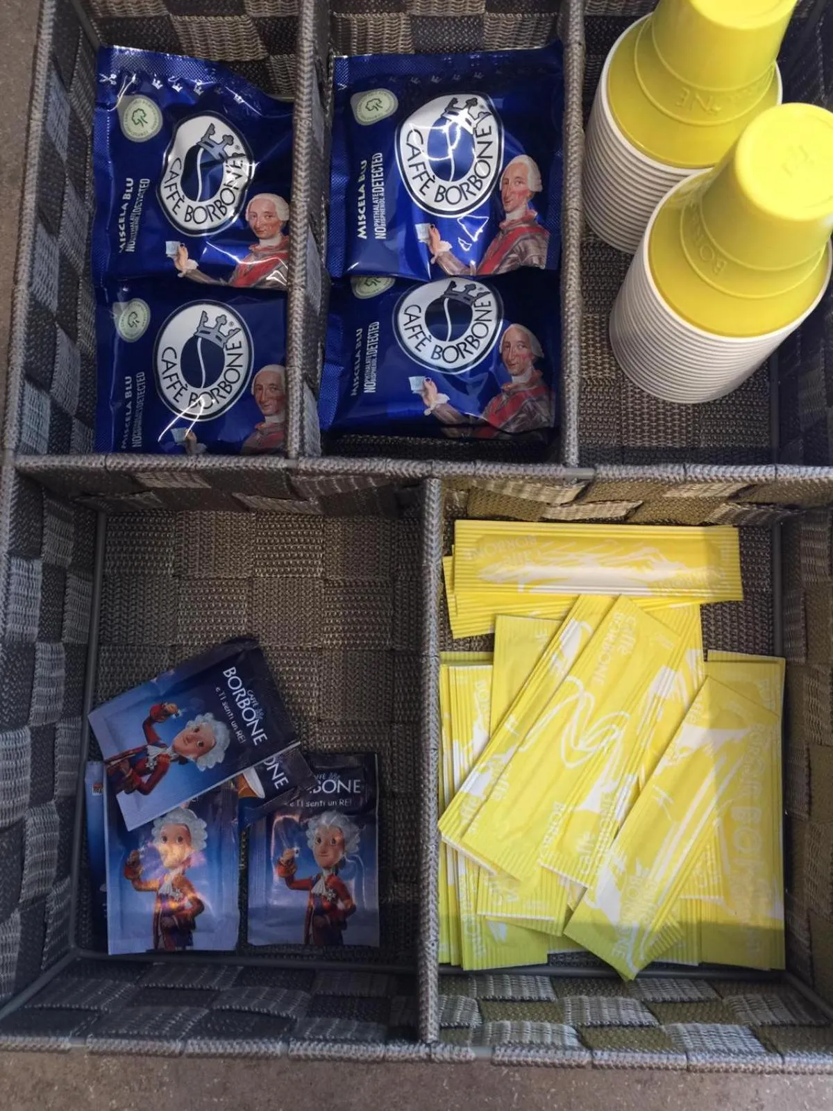 Coffee/tea facilities in B&B Isole - Rione alto