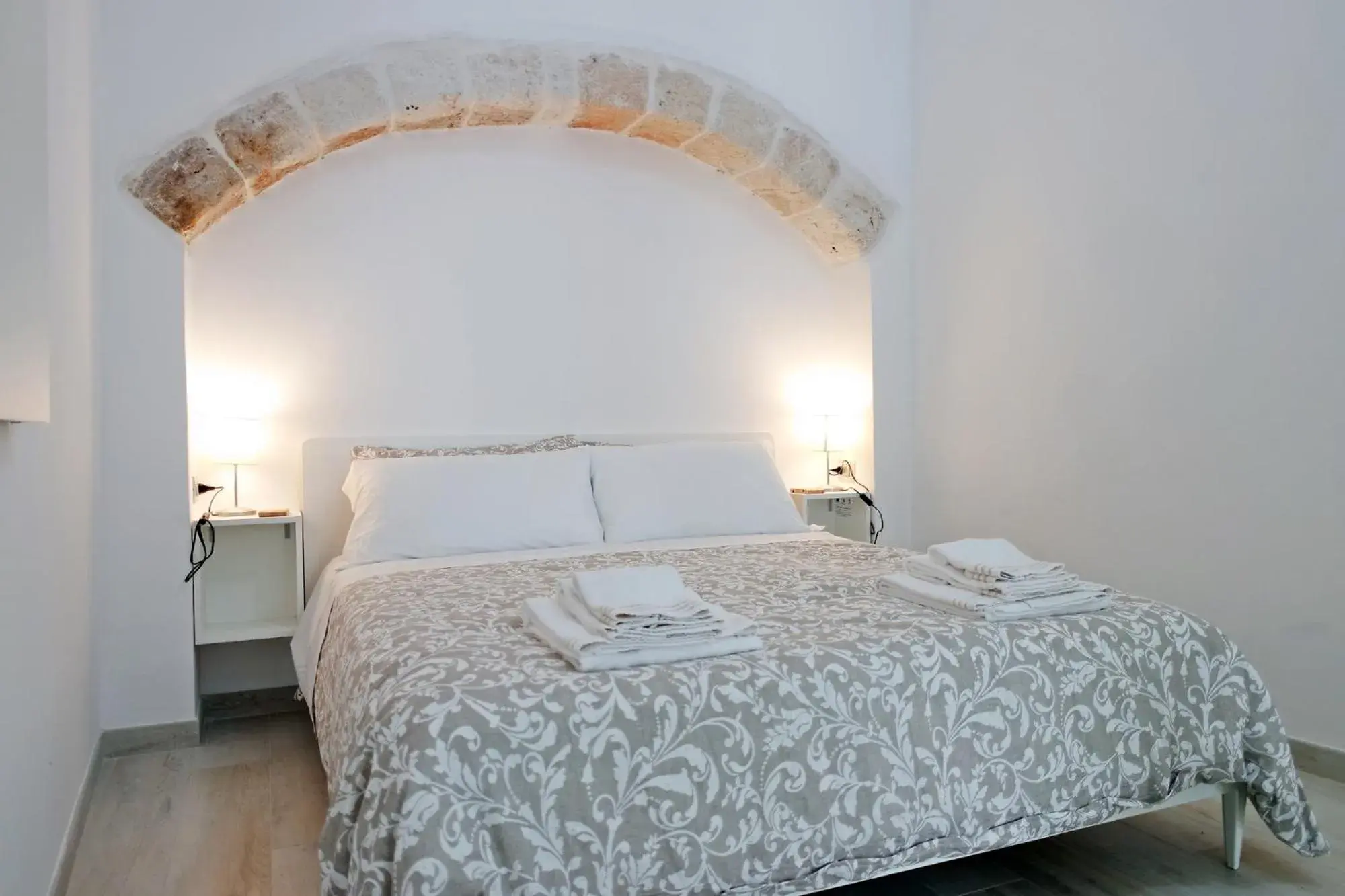 Double Room with Private Bathroom in Vicolo Fiorito B&B Double Room with Private Bathroom in Vicolo Fiorito B&B