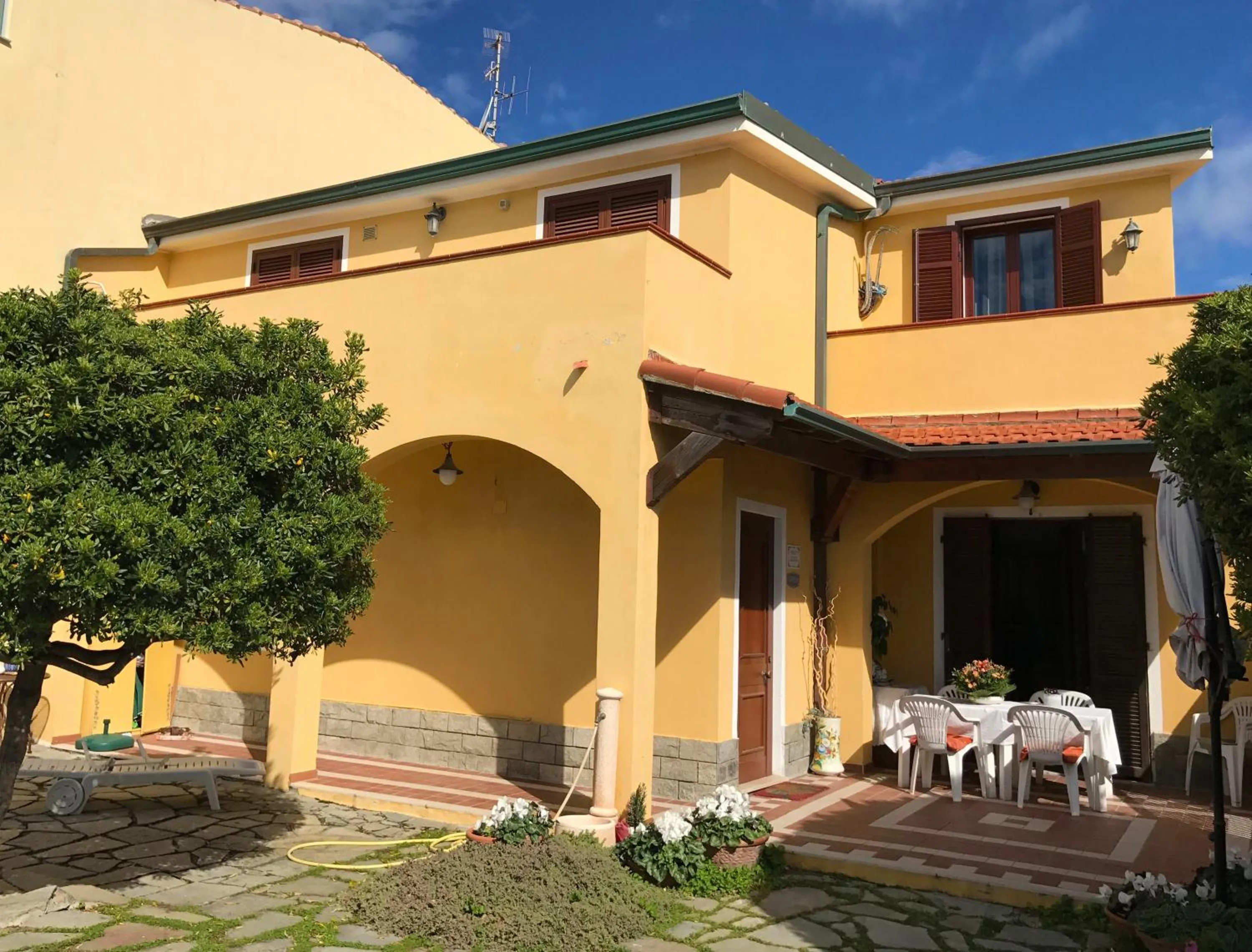 Property building in il giardino sul mare B&B