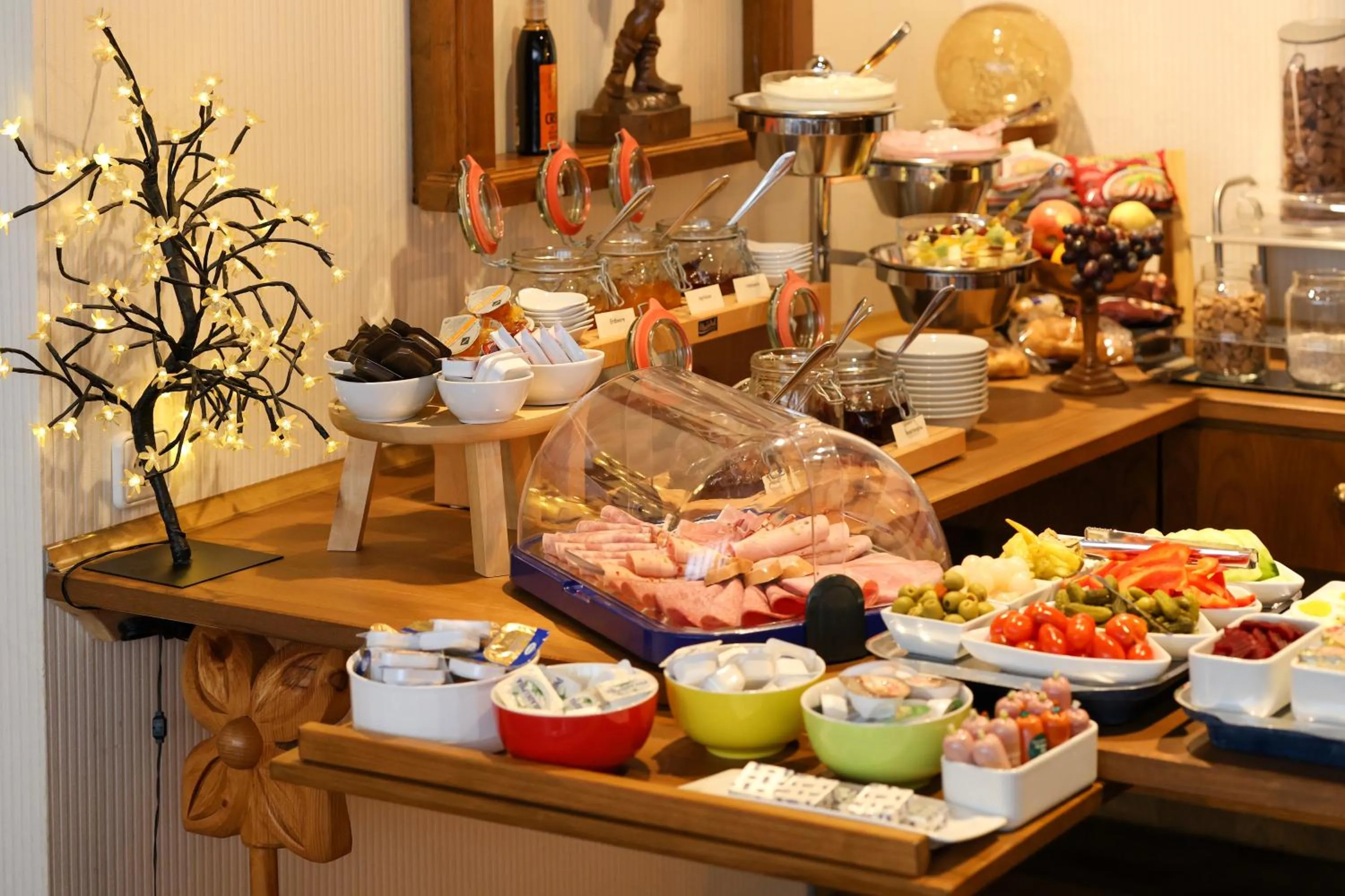 Buffet breakfast in Franconia City Hotel