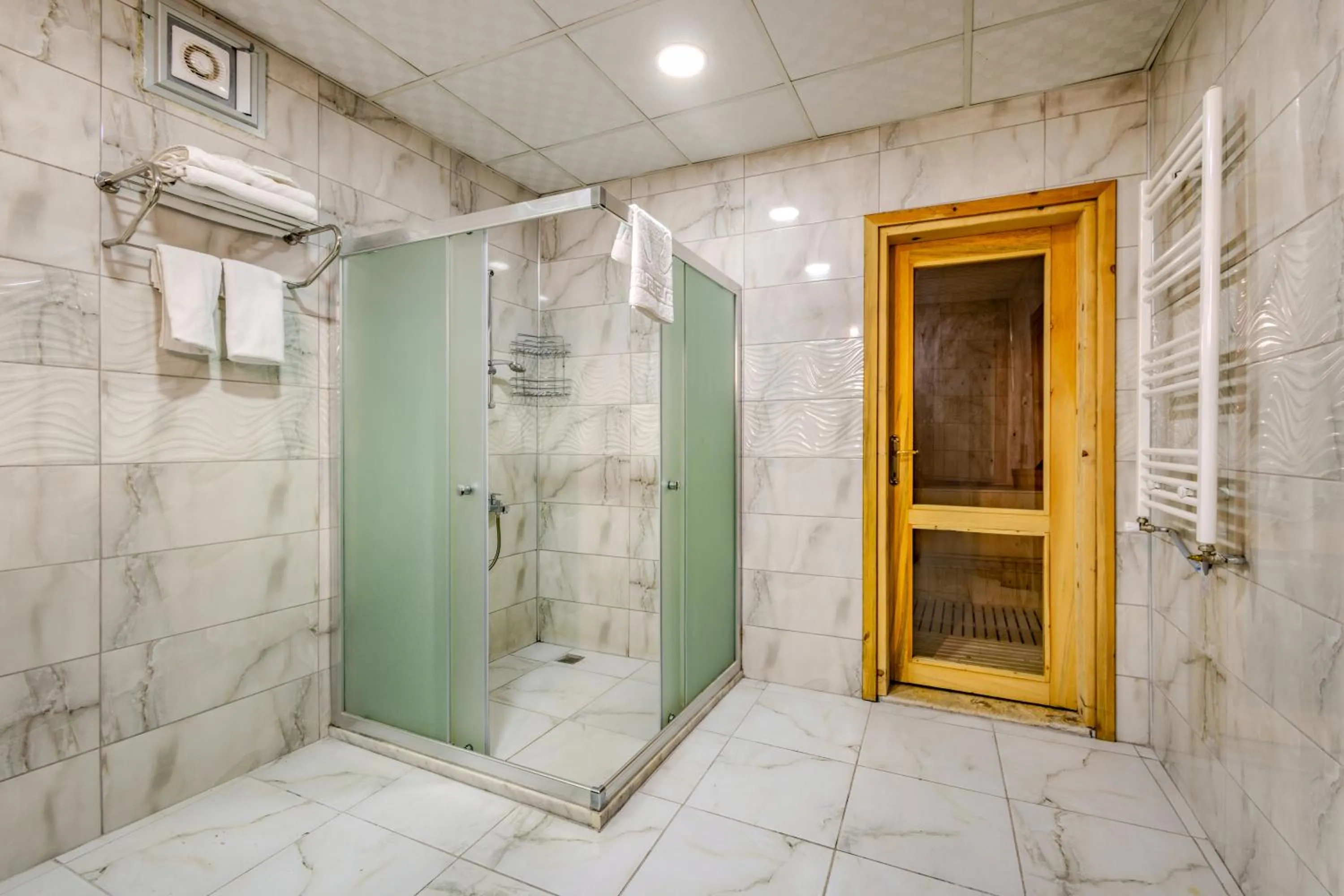 Shower in Çakıltaşı Evi Otel Spa