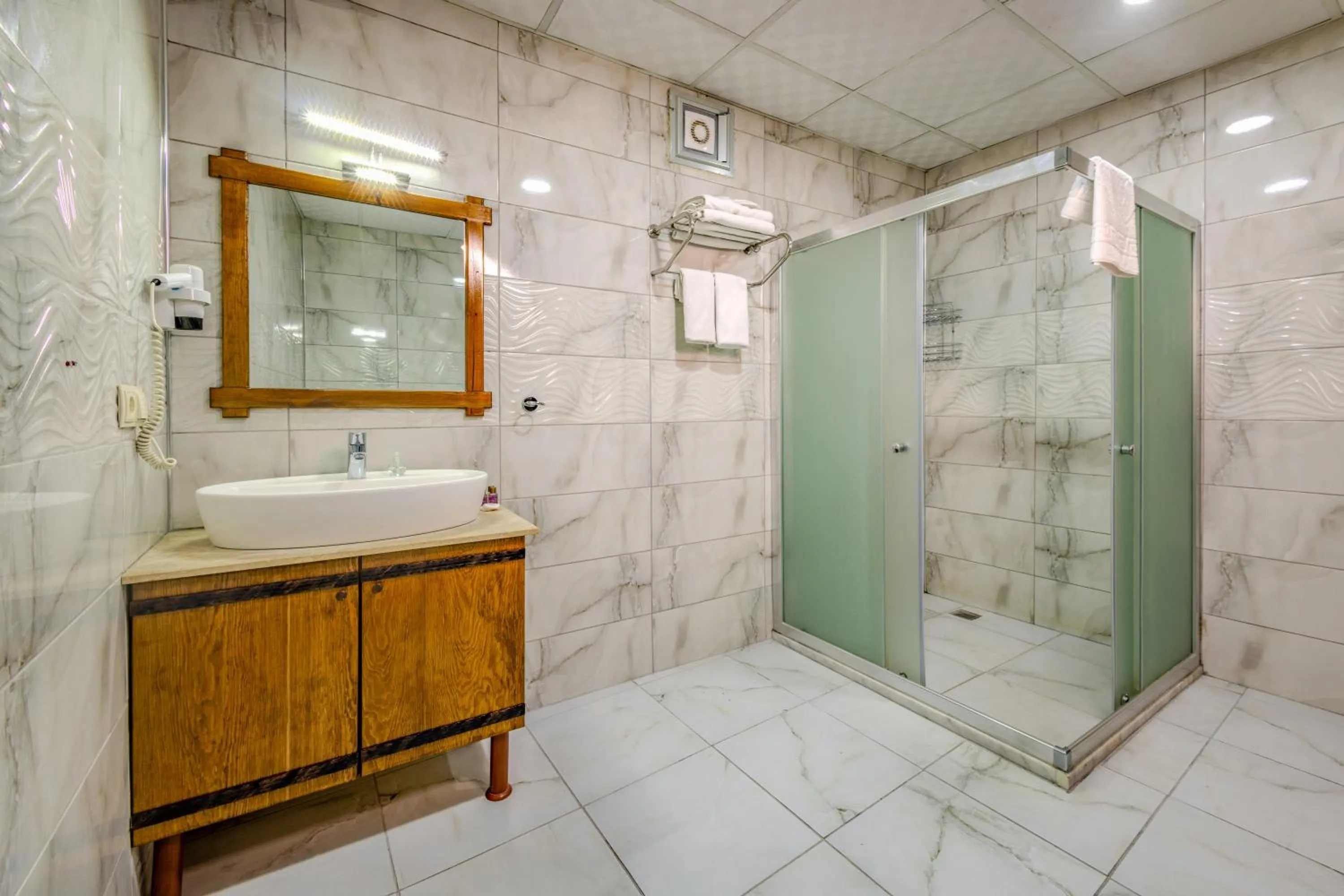 Shower in Çakıltaşı Evi Otel Spa