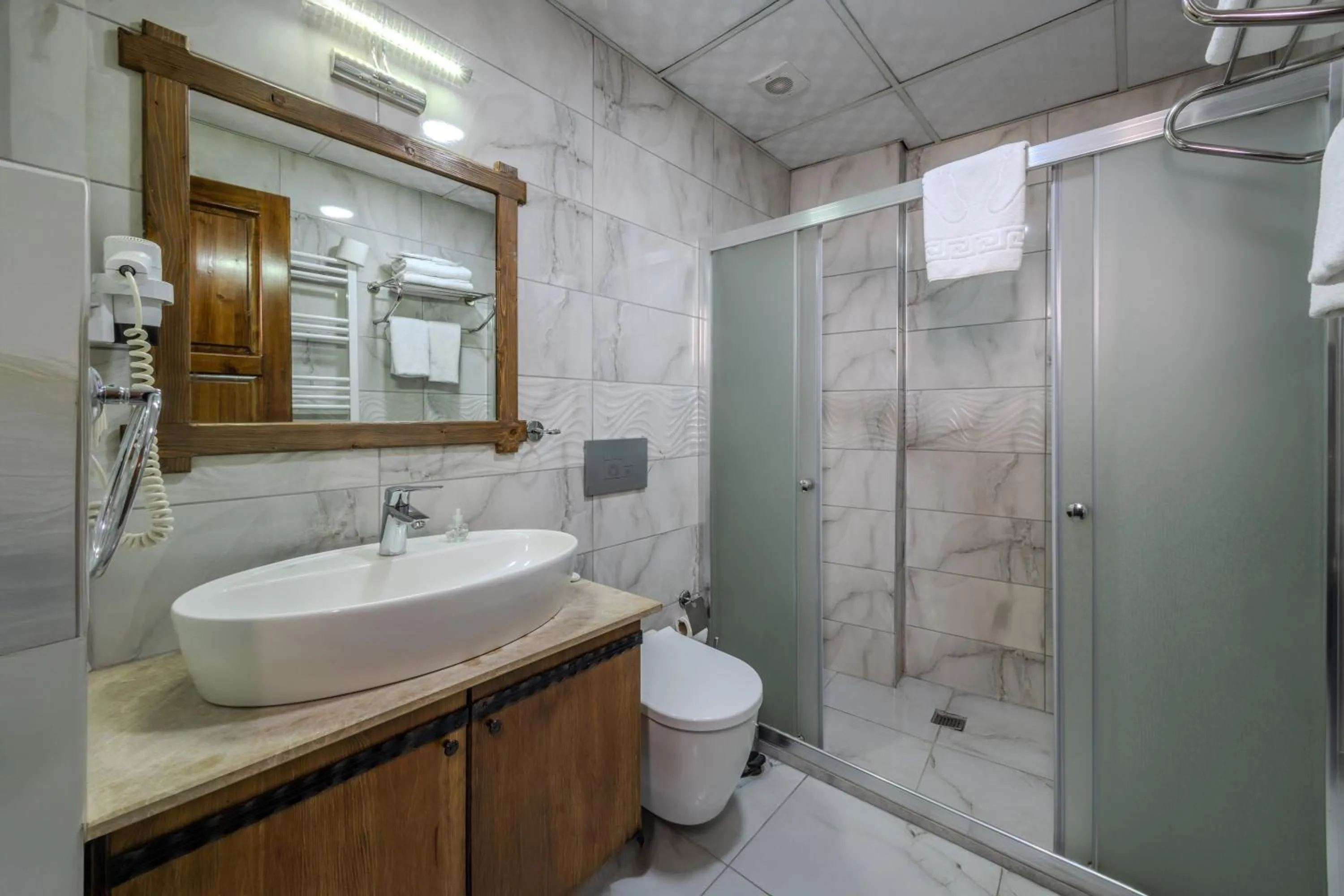 Shower in Çakıltaşı Evi Otel Spa